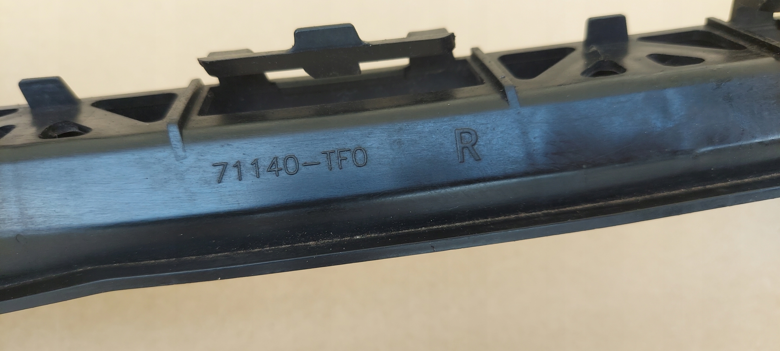 bumper bracket right front HONDA JAZZ III 08-15 71140-TF0