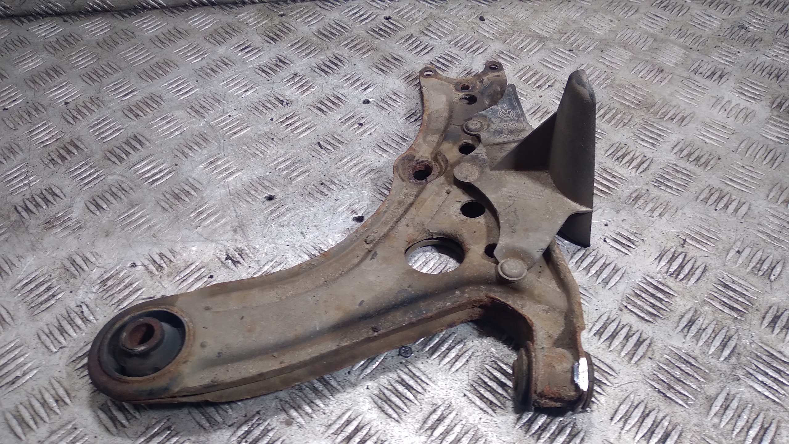 arm left front VOLKSWAGEN POLO 3 6N0615447A