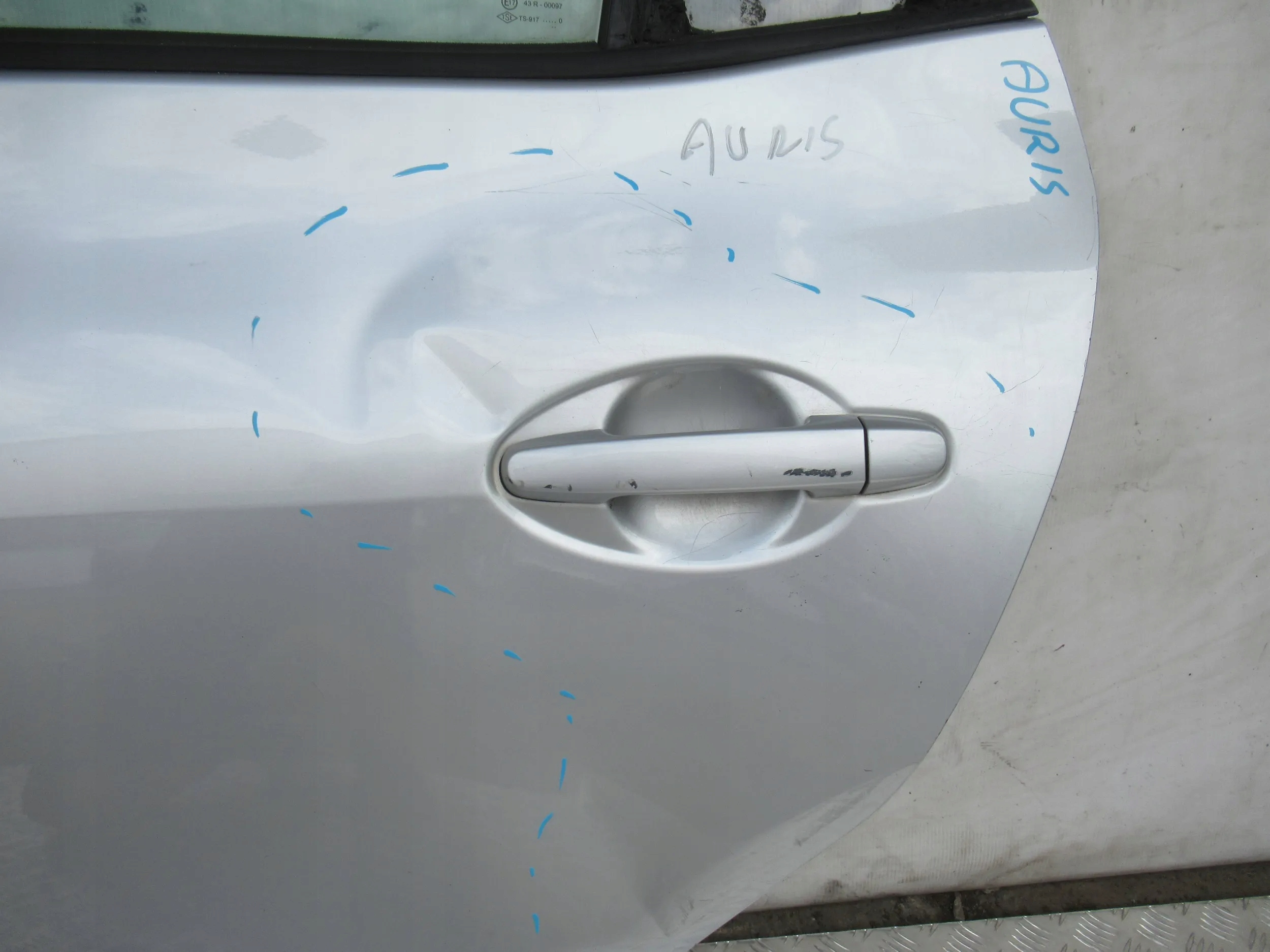 door rear part rear. left TOYOTA AURIS and