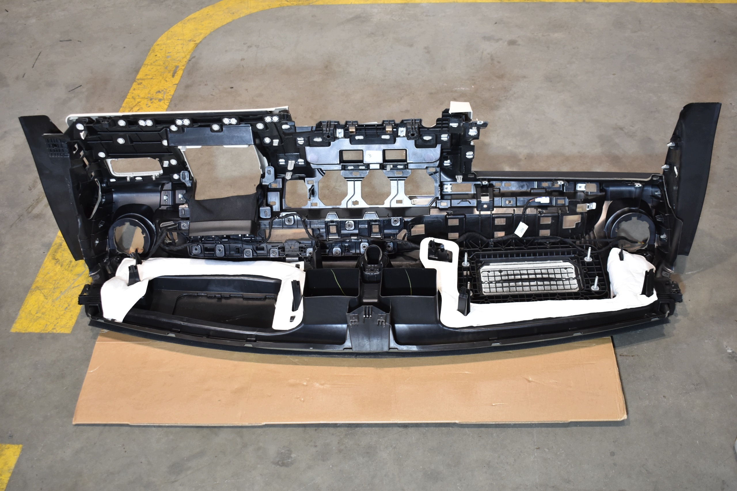 perfect condition console MERCEDES GLB X247 X243 EQB 1