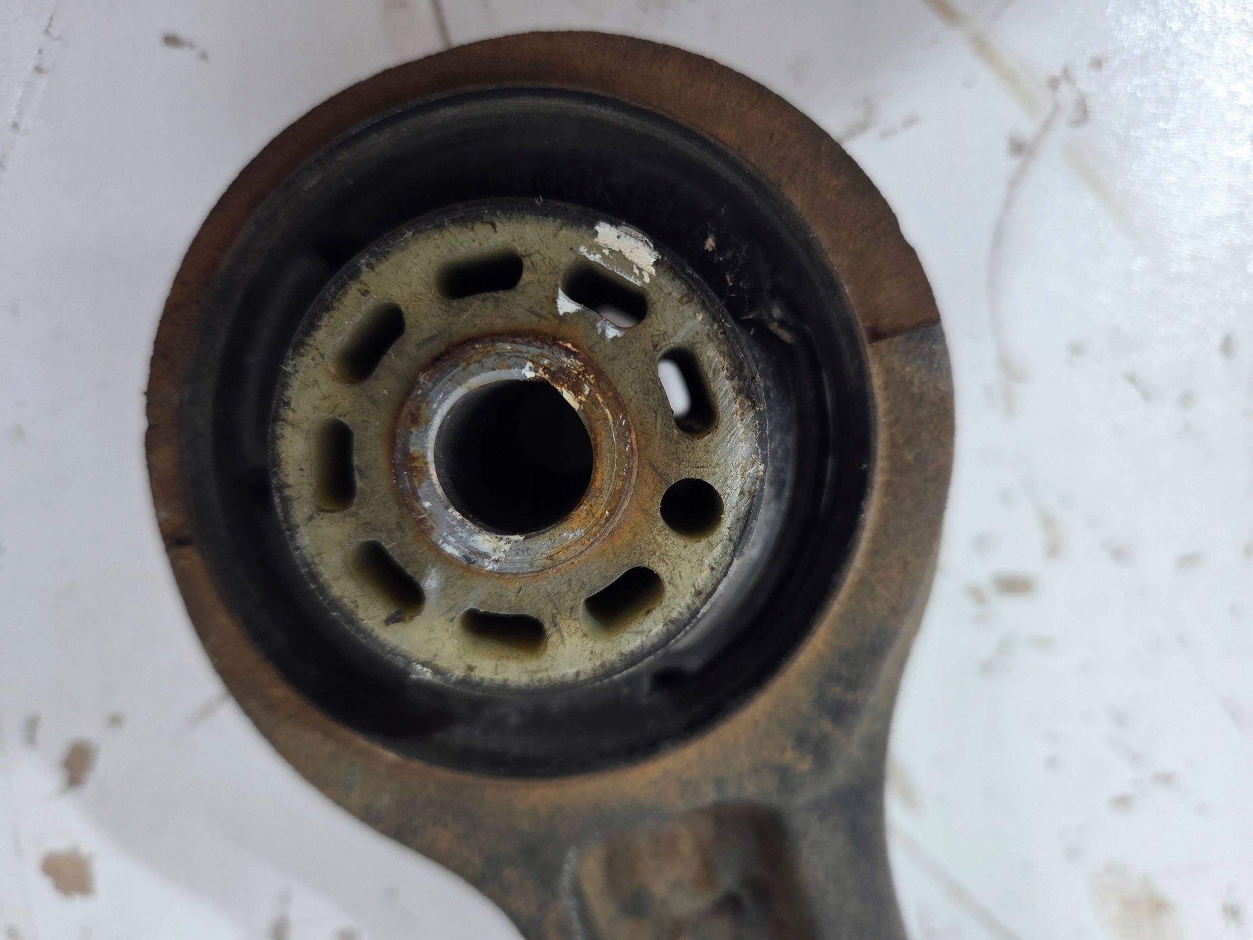 Fiat Freemont ,Dodge Journey arm front left 04766423 (Q678)