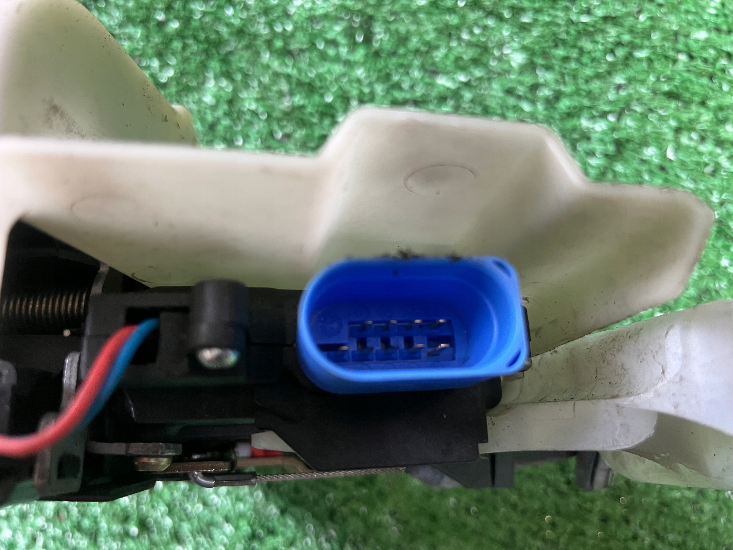 lock door right front VOLKSWAGEN TOURAN 1 9 PIN