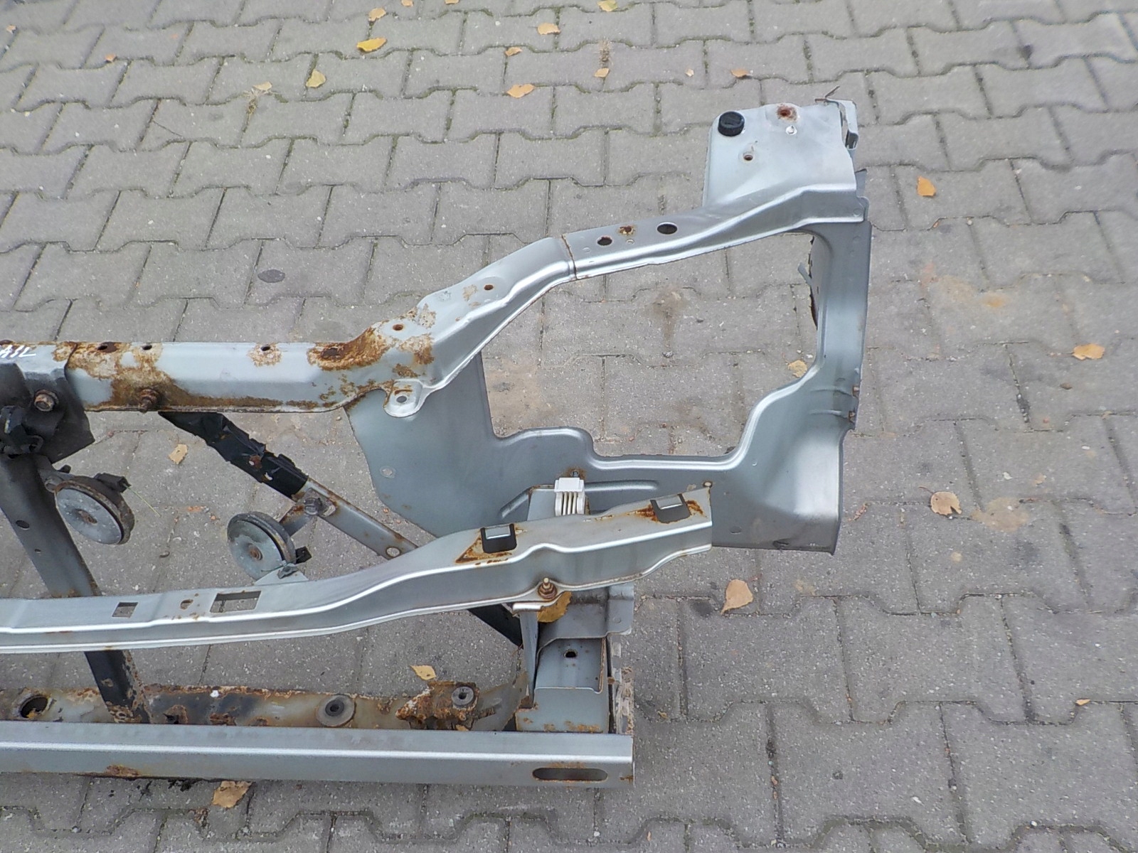 952 NISSAN X-TRAIL T30 support panel for radiators pillar