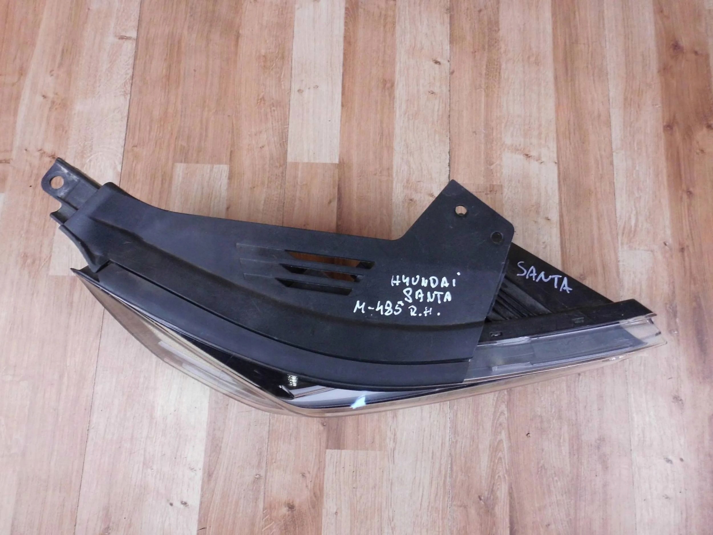 Hyundai Santa Fe IV 2018-2020 light dzienna front front right DRL