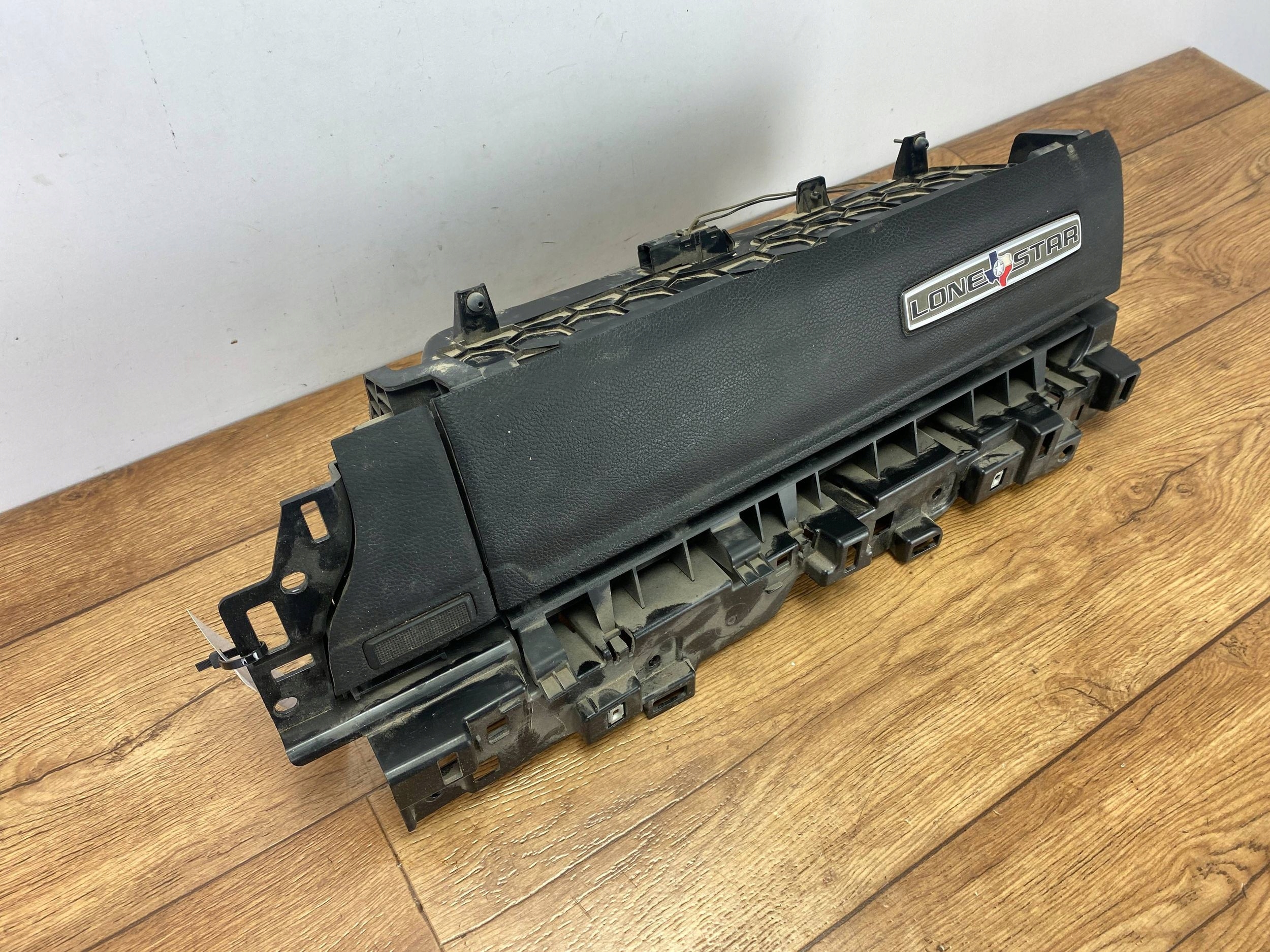 pretinac suvozača armature suvozača Dodge Ram 1500 2019+
