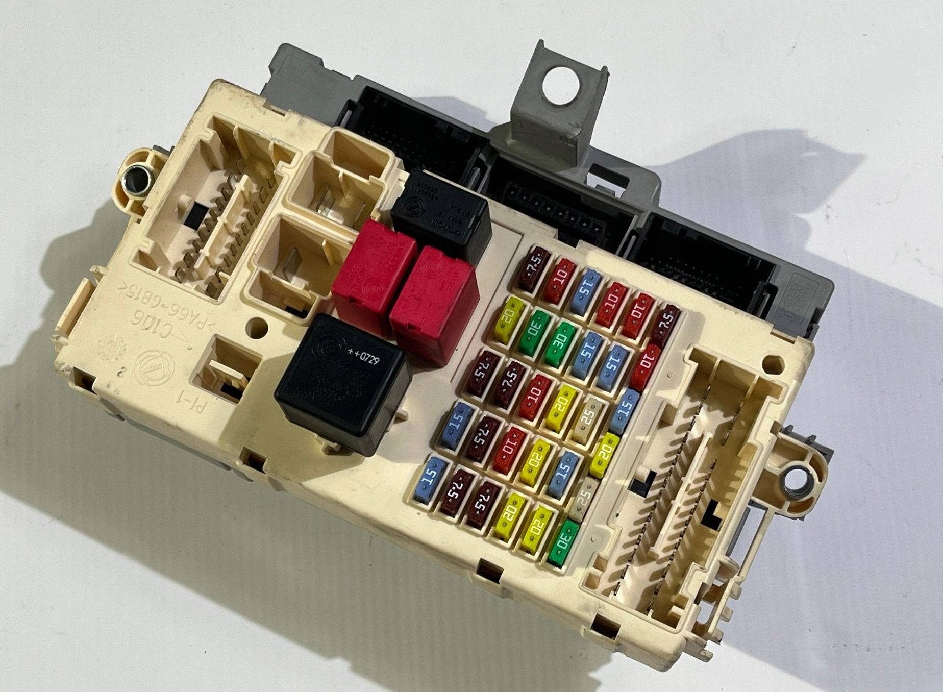 module control unit nadwozia komfortu BCM Maserati GranTurismo 2008