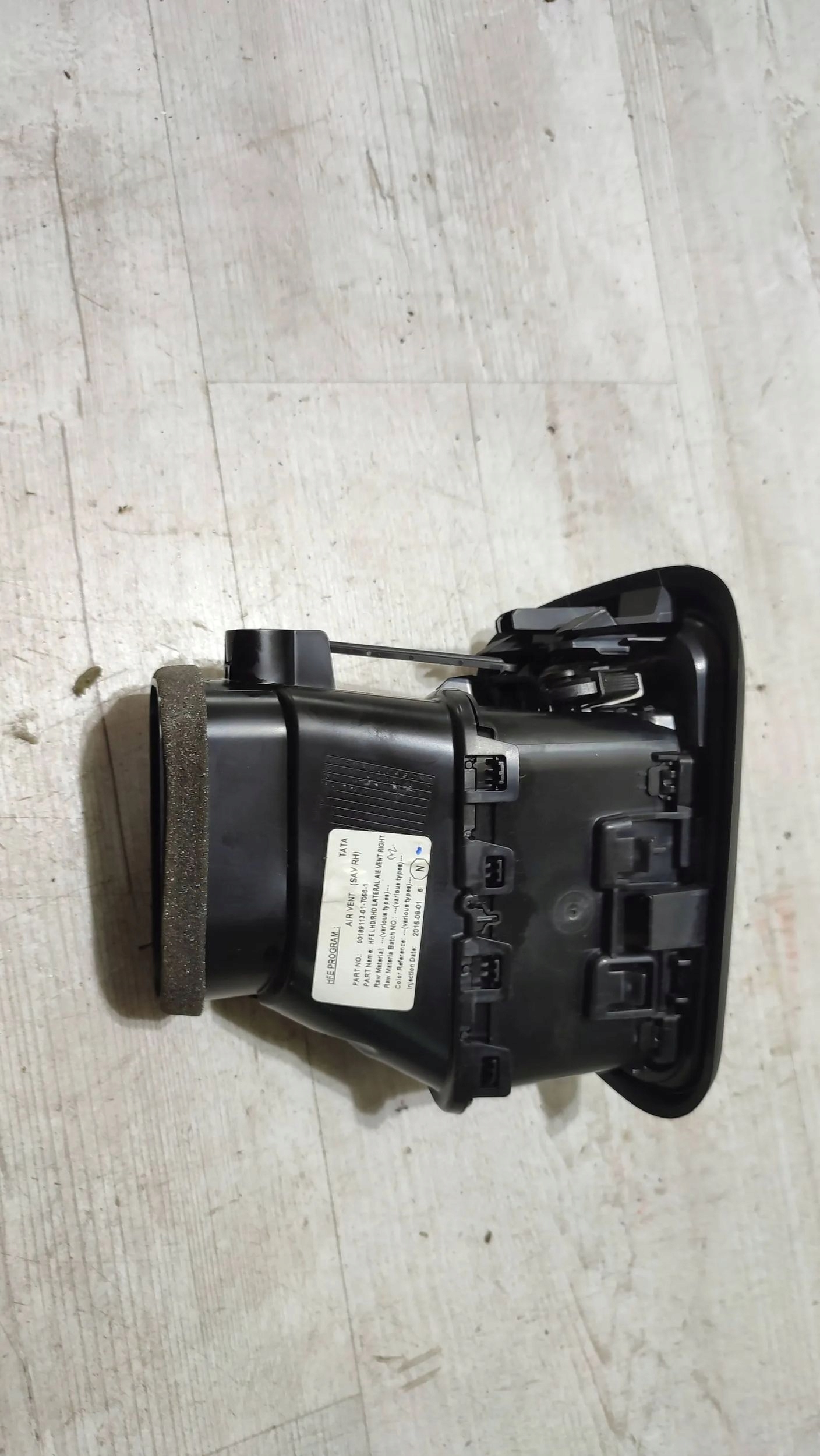 Renault Kadjar 17r 1.5dci front side right grid air conditioning devices