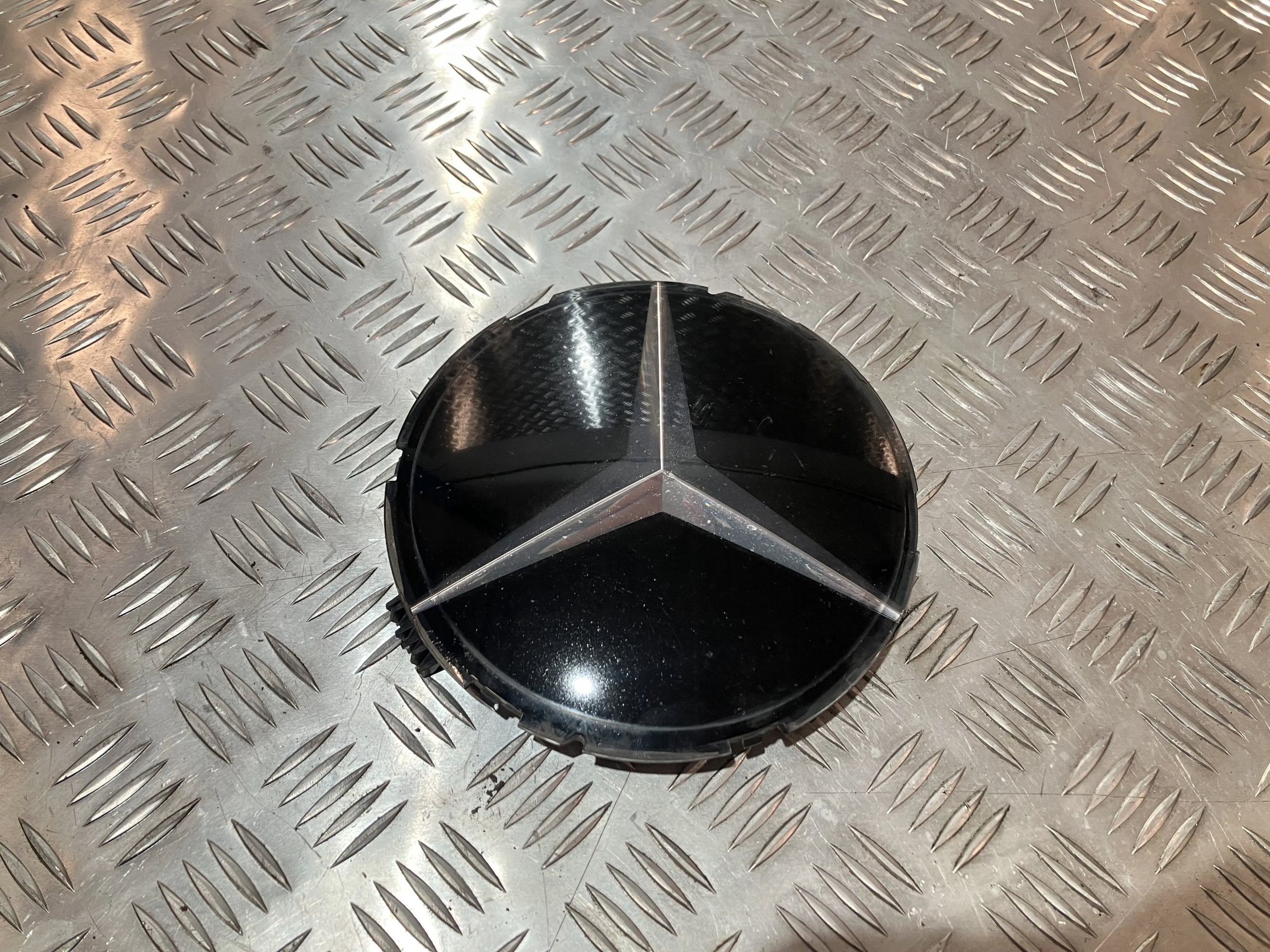 EMBLEMAT POD RADAR DISTRONIC MERCEDES A KLASA W176