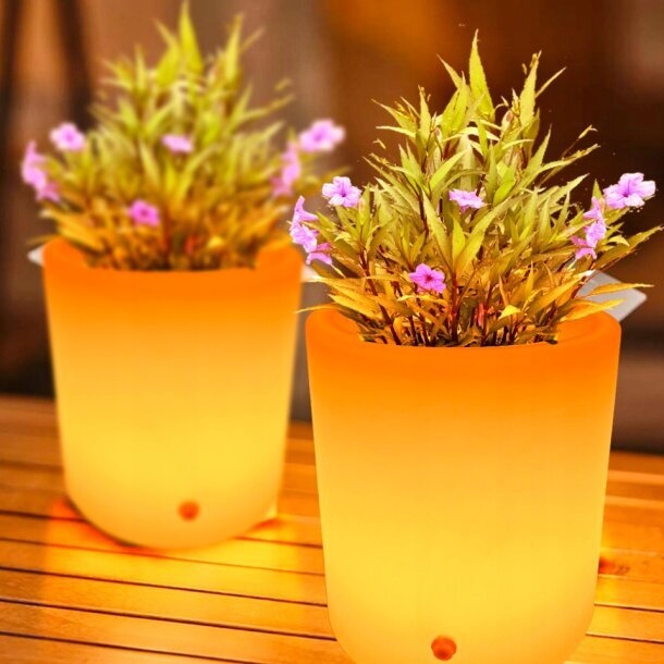 Malý záhradný kvetináč s Rgb lampou Donica Flower Pot S