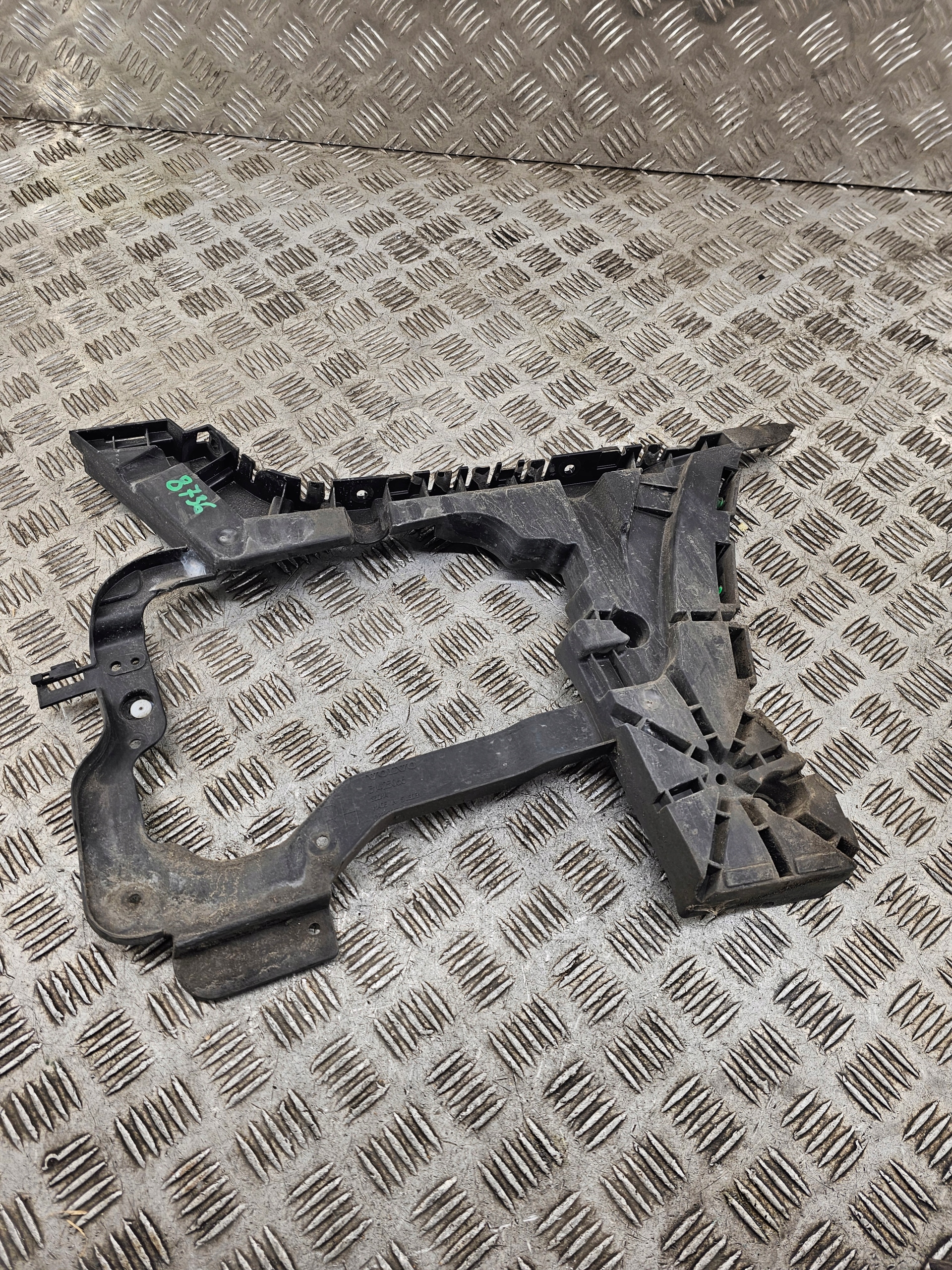 VOLVO V90 II holder support bumper right rear part 31425066