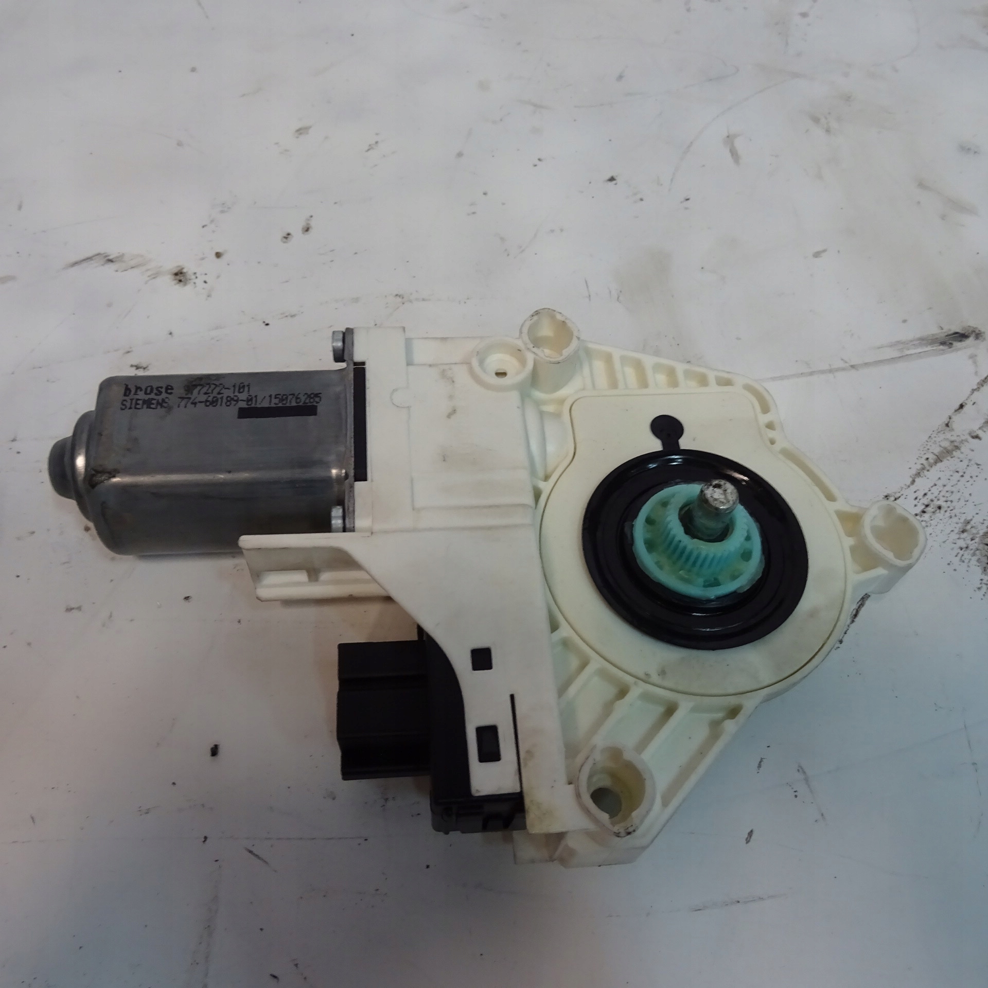 AUDI Q7 4L mini motor windows right rear part 4L0959802B