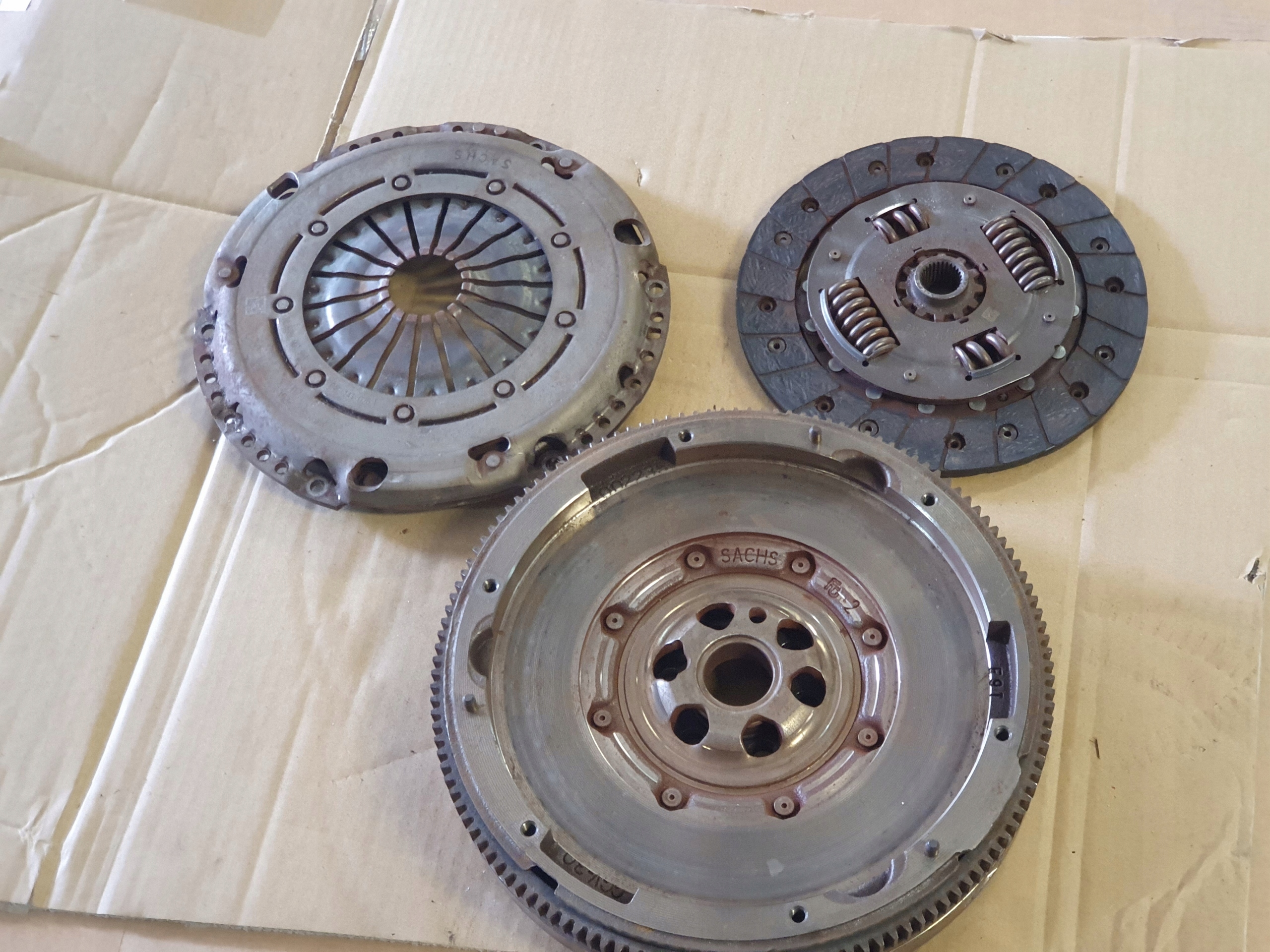 clutch wheel flywheel disc pressure plate 05E105266B