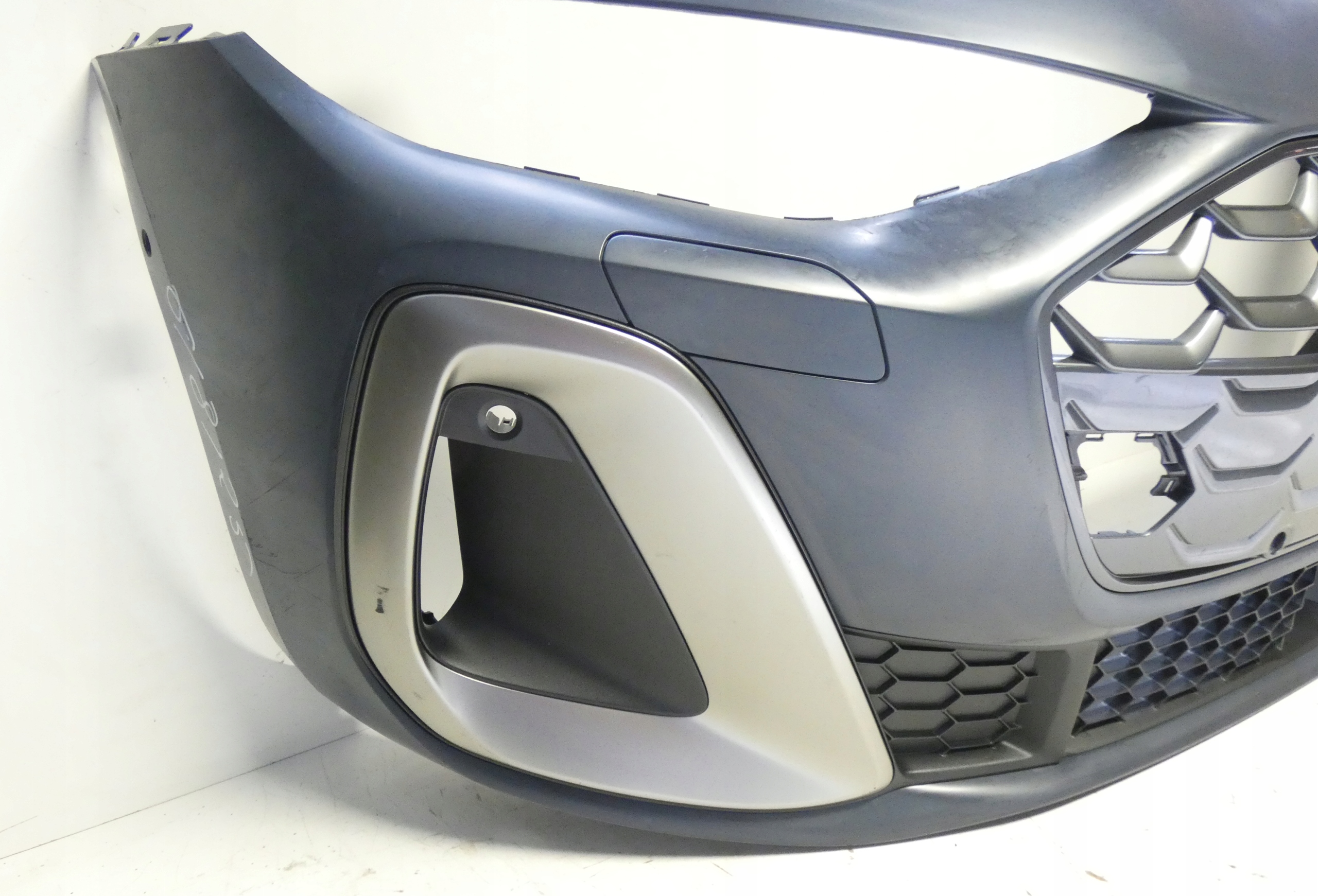 AUDI A5 B10 S-LINE 8B3807437A below 6 PDC below washers bumper front front