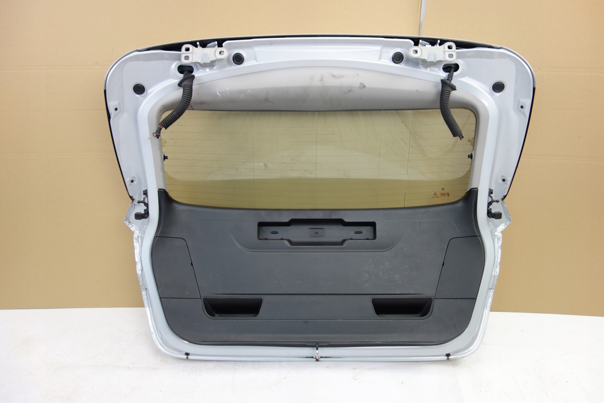 KLAPA TYLNA BMW F45 GLACIER SILBER METALIC A83 Producent części BMW OE