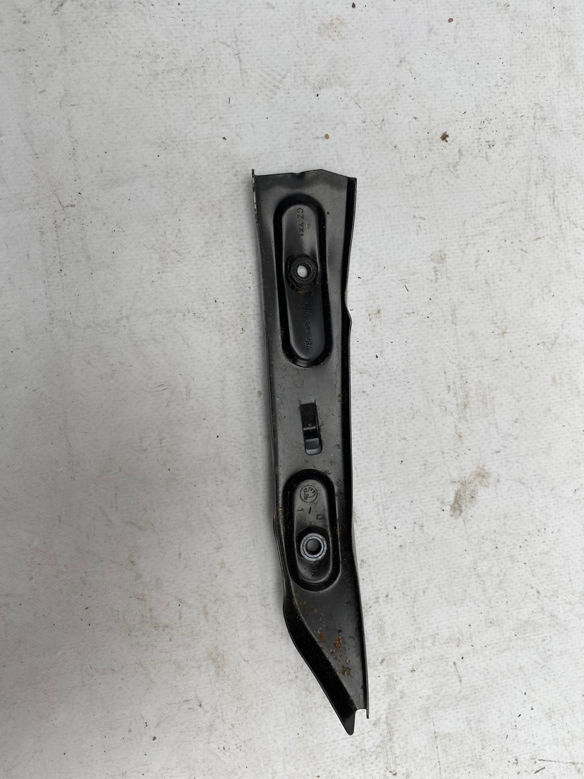 SKODA FABIA 5J0 PROWADNICA bumper bracket right front