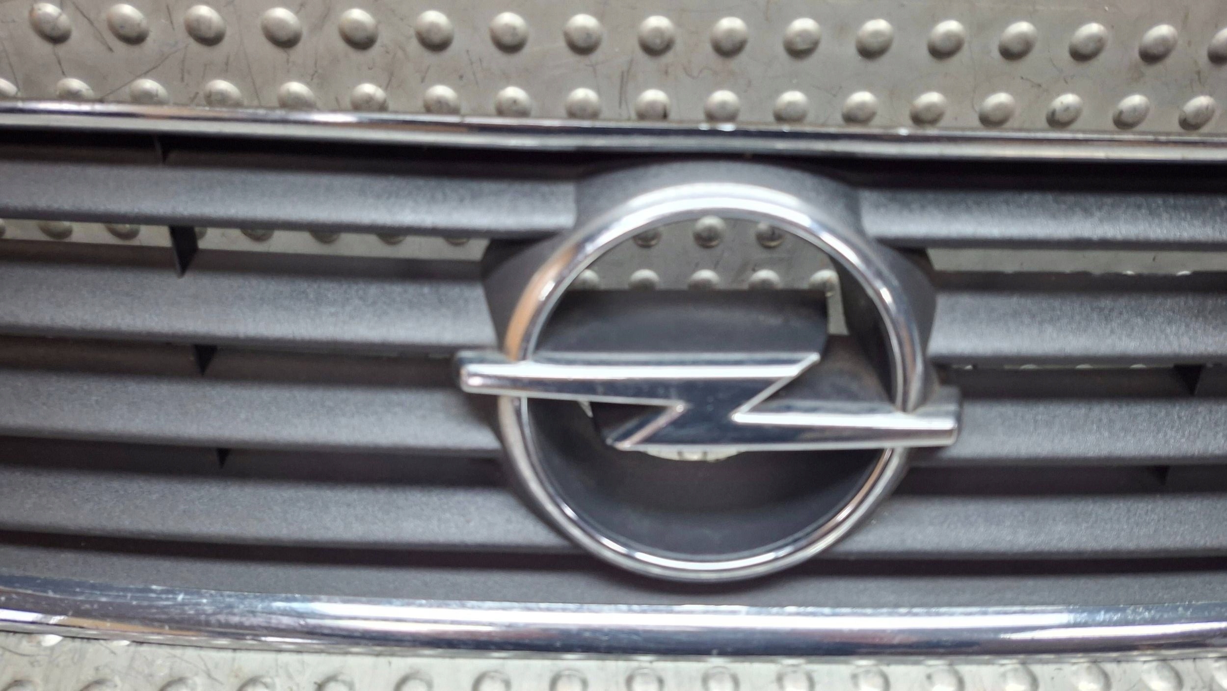 Grille 90580685 OPEL ZAFIRA A 1999