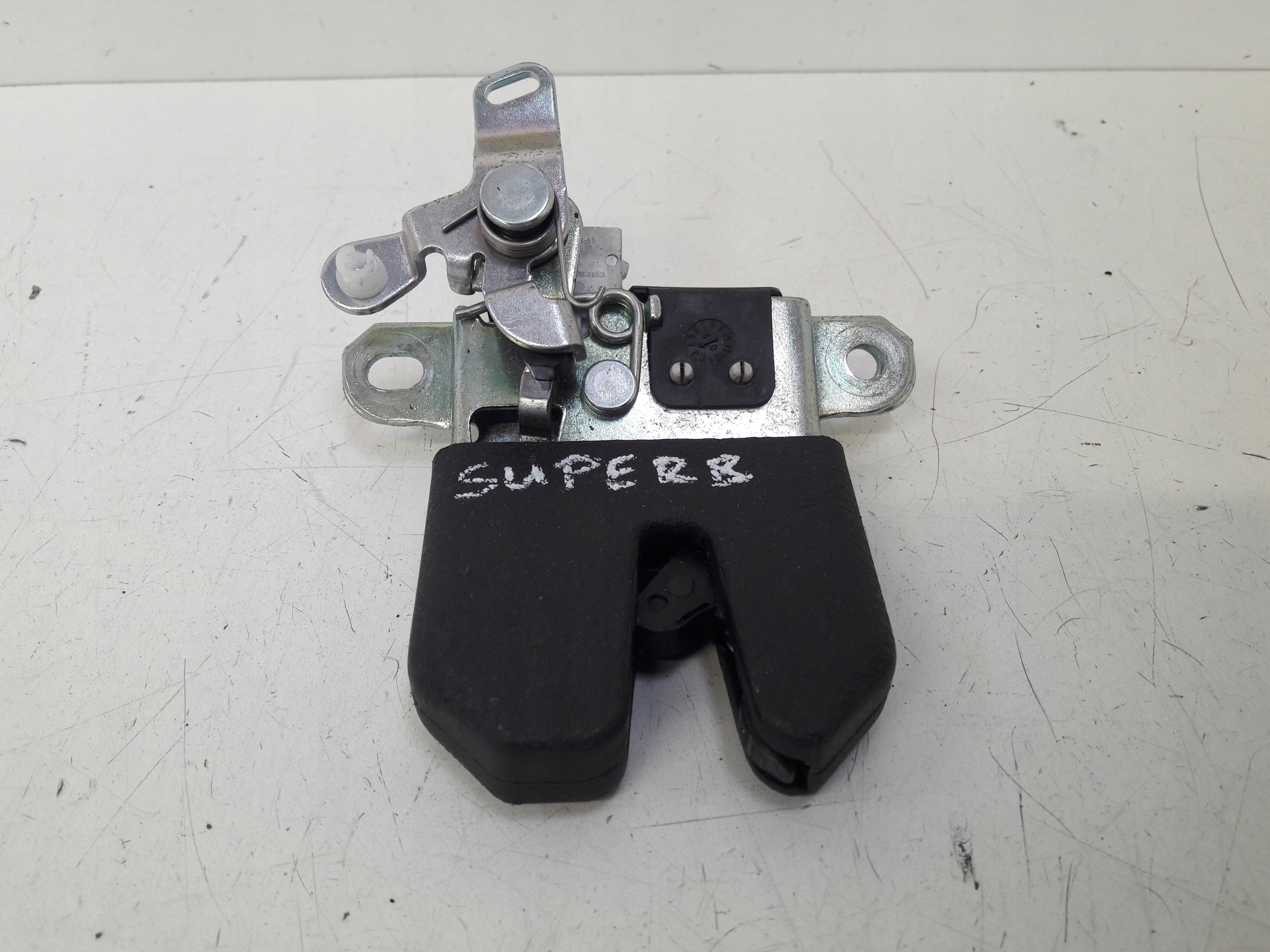 lock bonnet 3U0827505A Skoda Superb