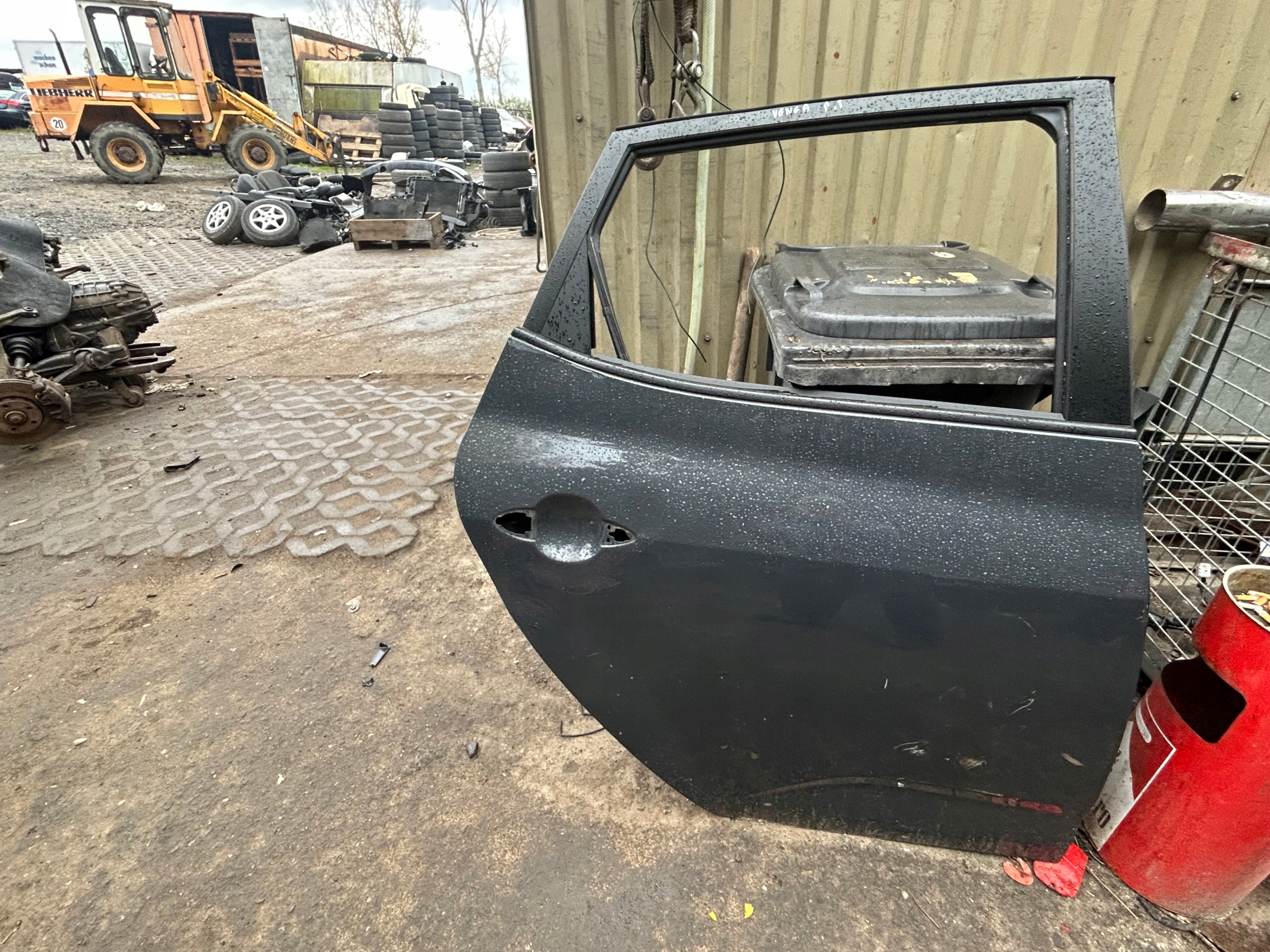 KIA VENGA door right rear part