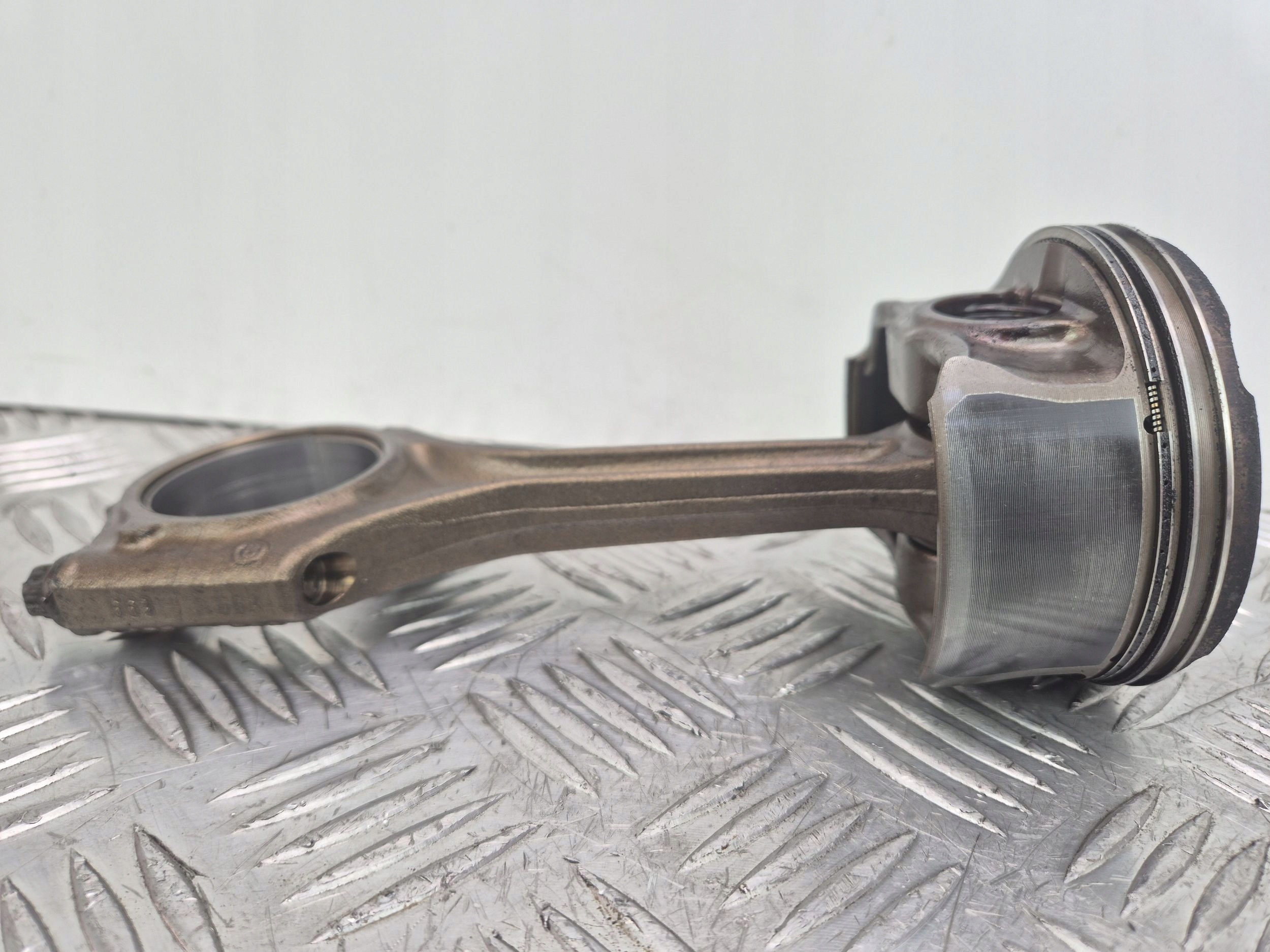 piston with connecting rod BMW 5 E60 E61 525i M54B25 84L59