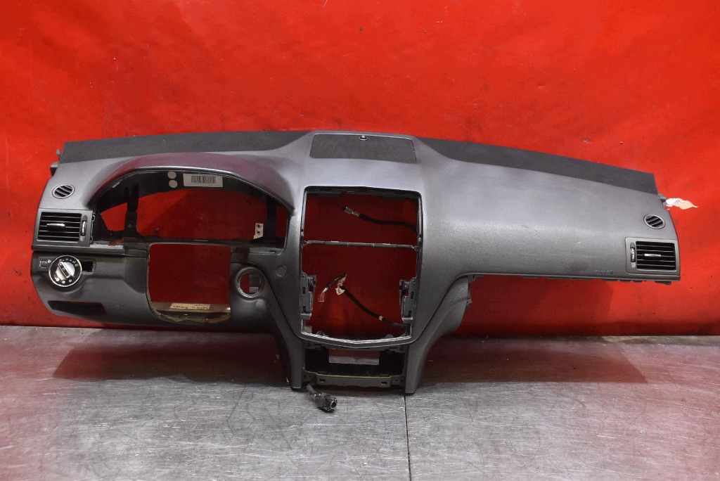 dashboard instrument panel console cockpit airbag EU MERCEDES C-KLASA W204 07-12