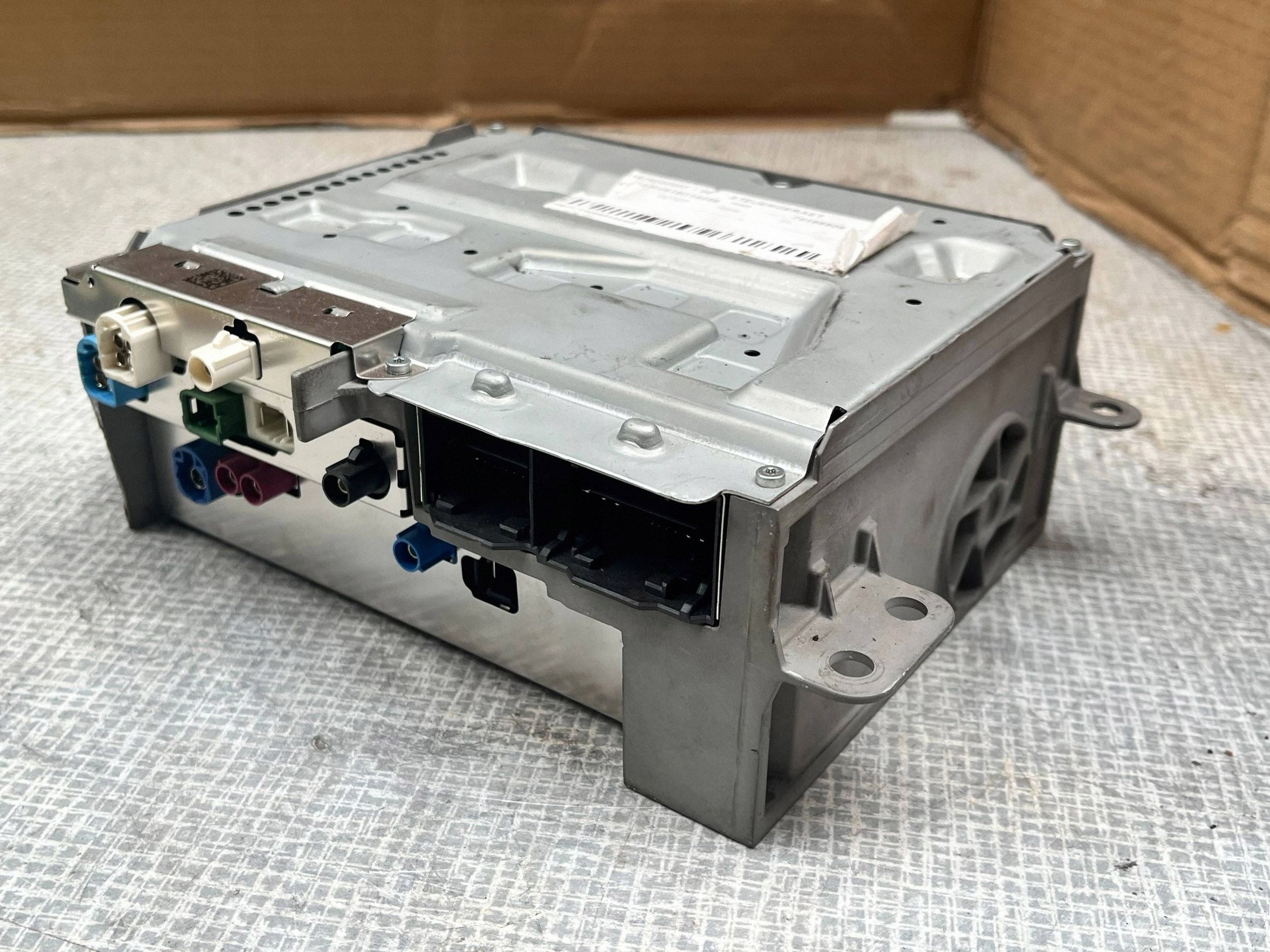 MERCEDES HEADUNIT RADIO NAVI + code 1779002119 A1779002119 @M