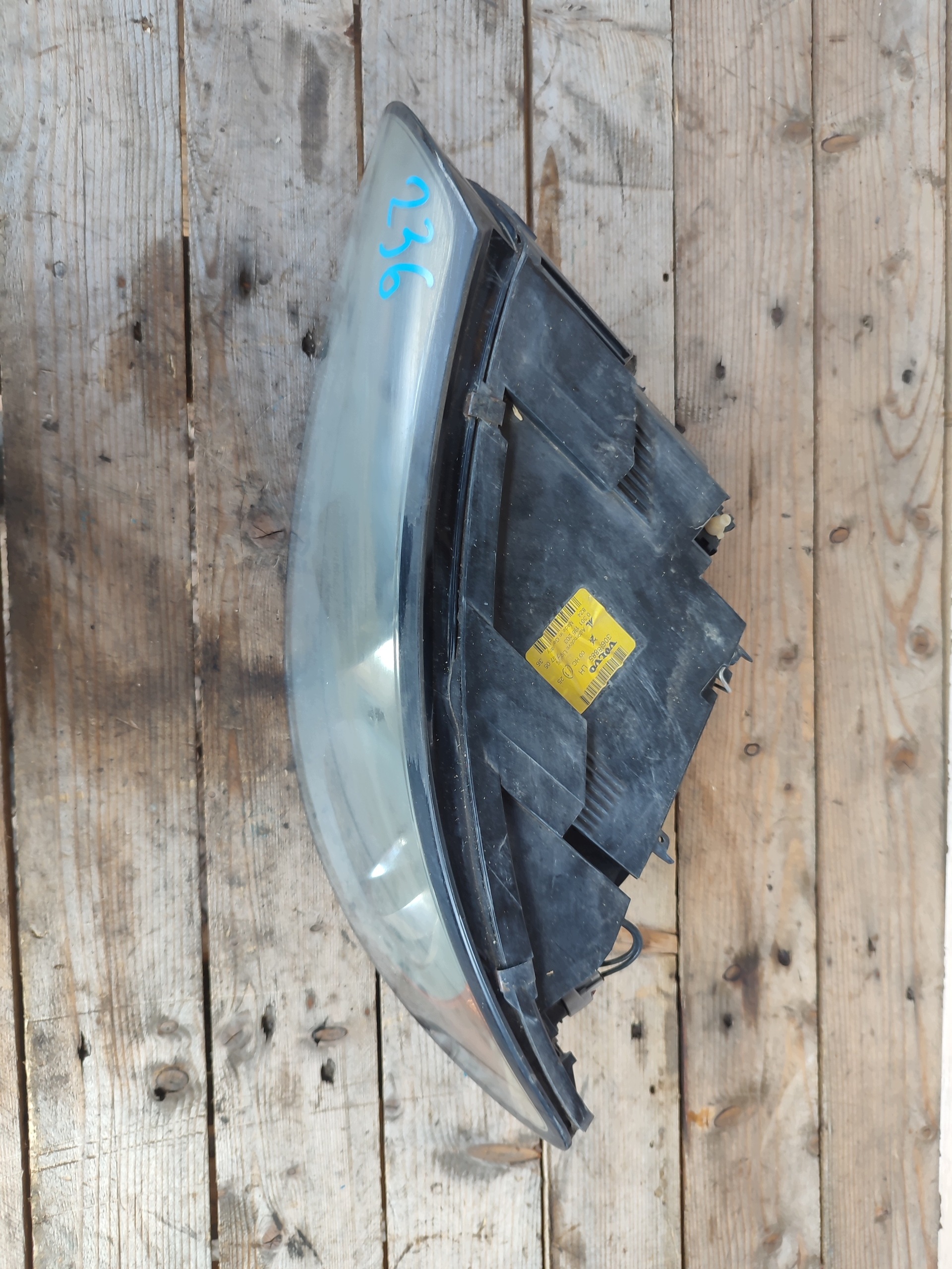 VOLVO V50 and light left front front left 30698885