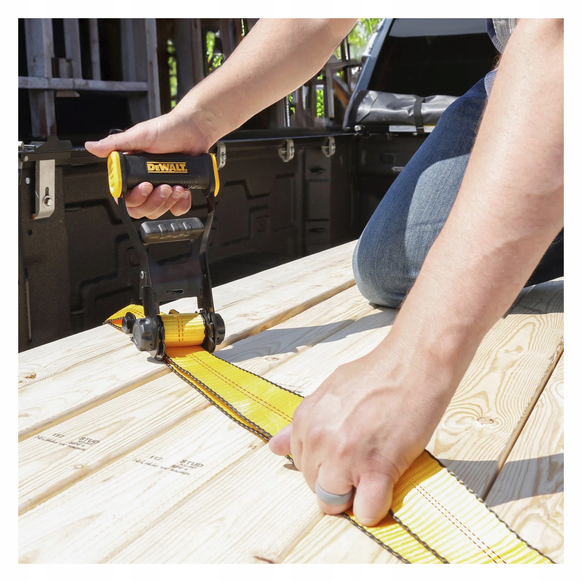 Pas transportowy 8,23 m DeWalt DXBC10000FEU siła zrywajaca 4536 kg
