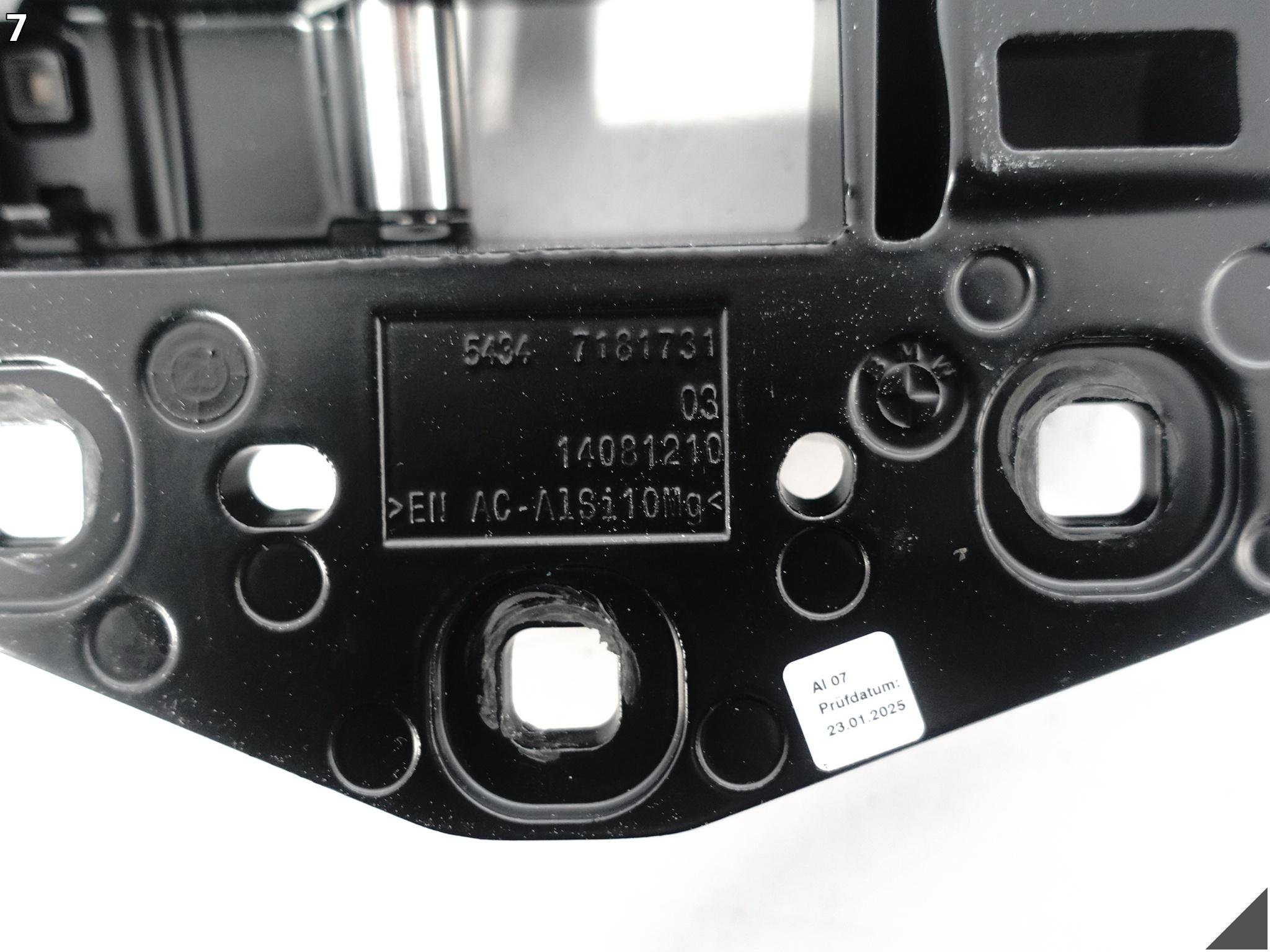 BMW M8 F91 8 G14 CABRIO 18- bracket holder hook lock under the window front L
