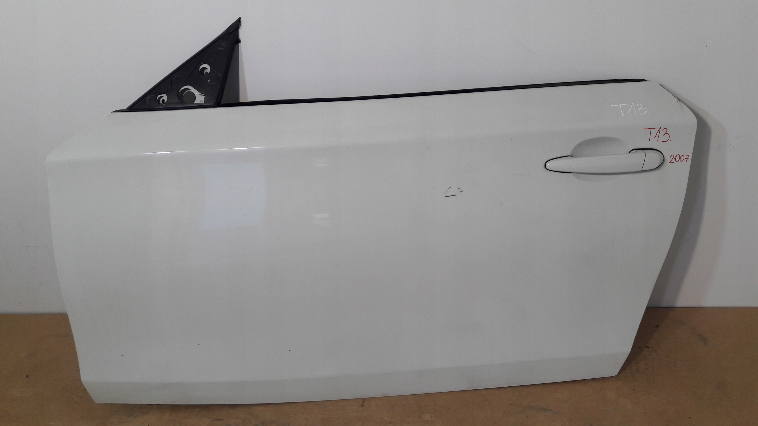 BMW 1 COUPE door front left front left BIALE 2007- LAKIER FABRYKA T13