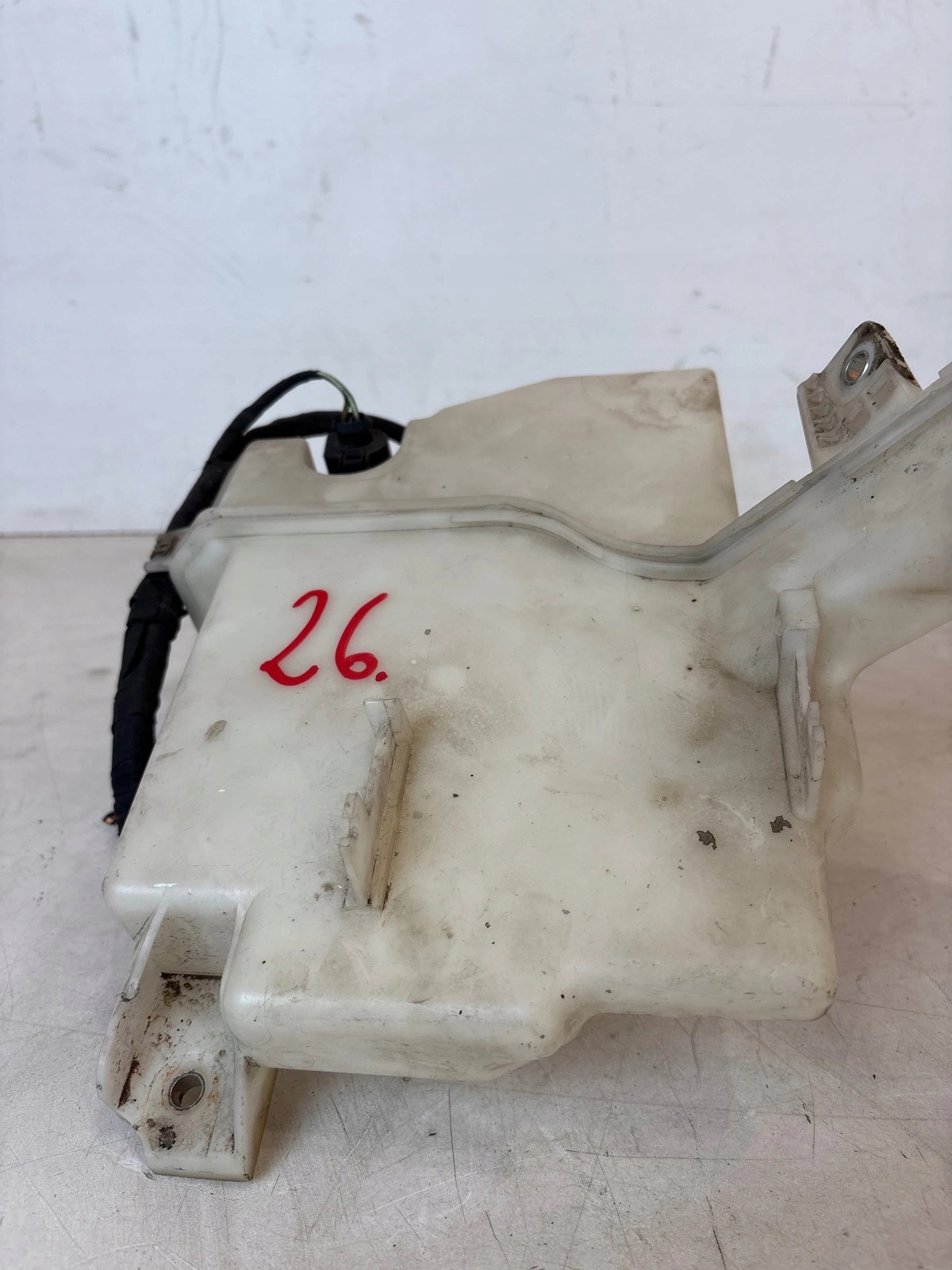 washer fluid tank Volkswagen Passat B7