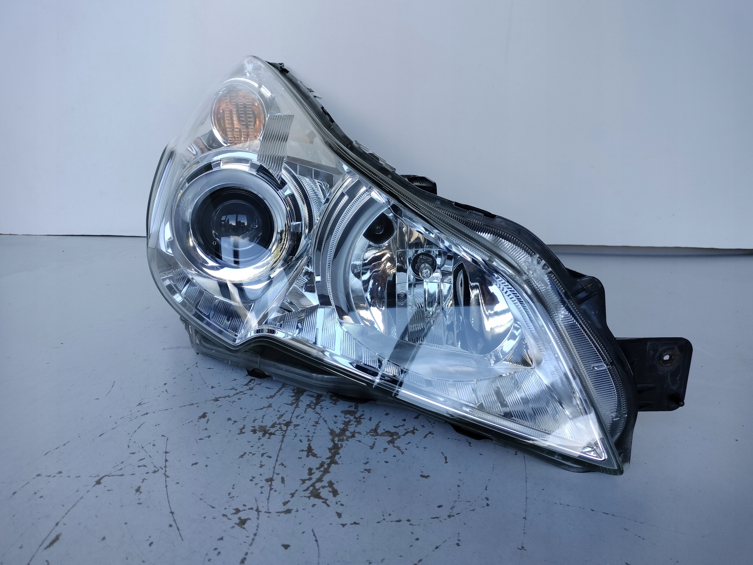 light right REFLEKTOR SUBARU LEGACY OUTBACK 09- XENON