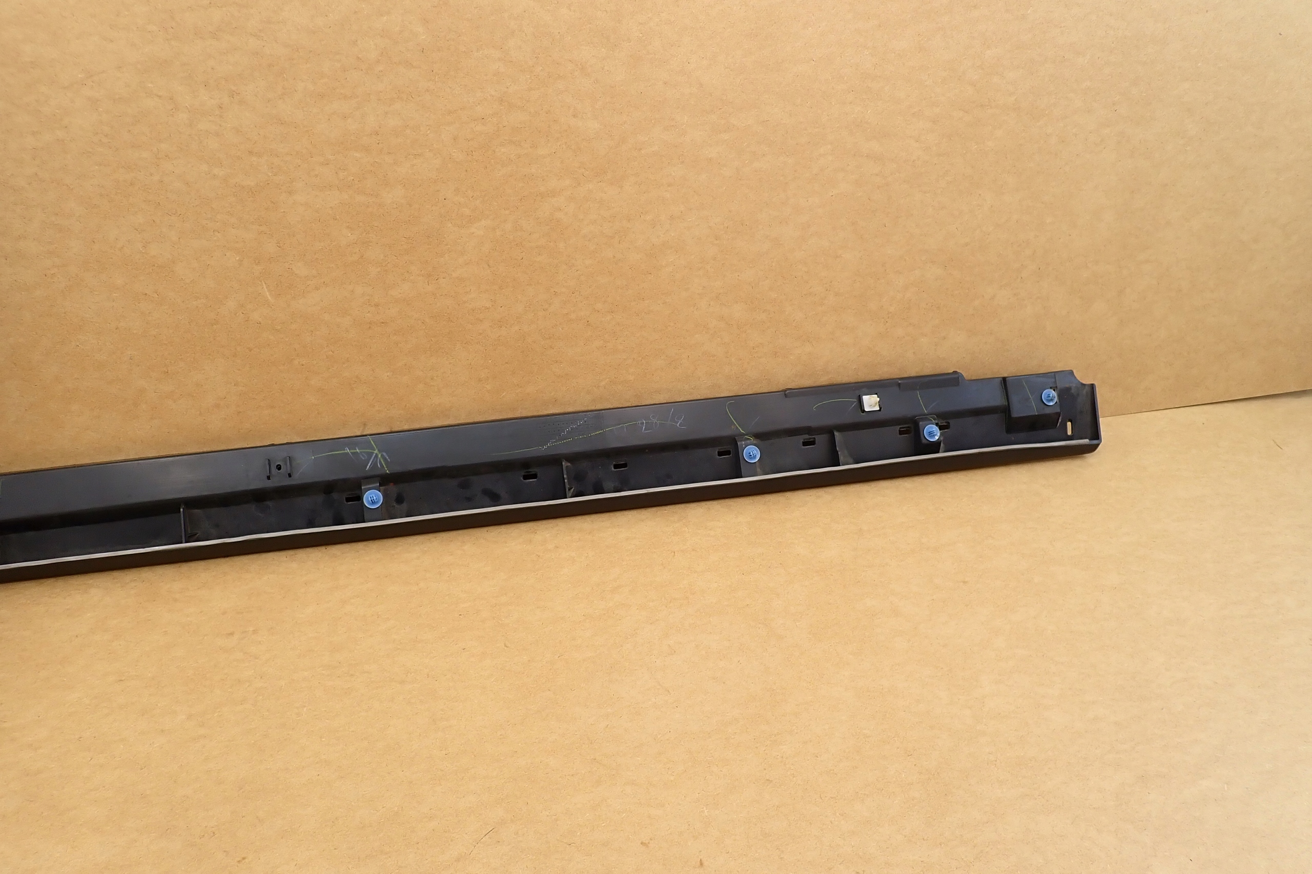 mitsubishi Space Star II 13- молдинг порога правая 6512A874