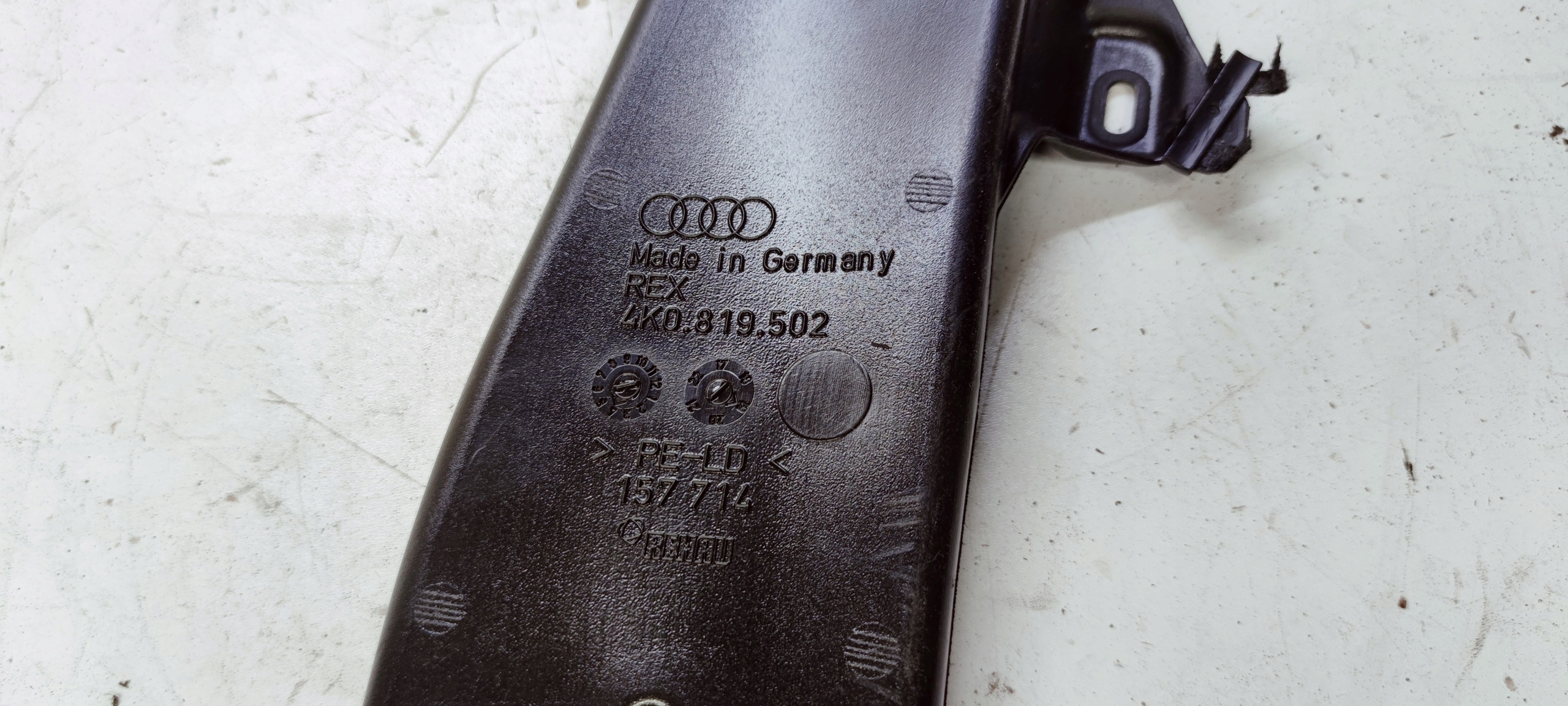 drain POWIETRZNY TUNEL right AUDI A6 C8 4K0819502
