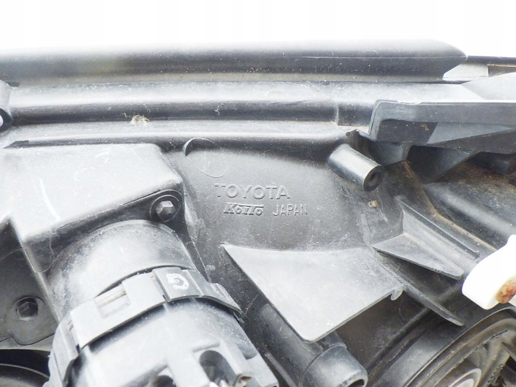 TOYOTA LAND CRUISER 200 J200 V8 07- light front right