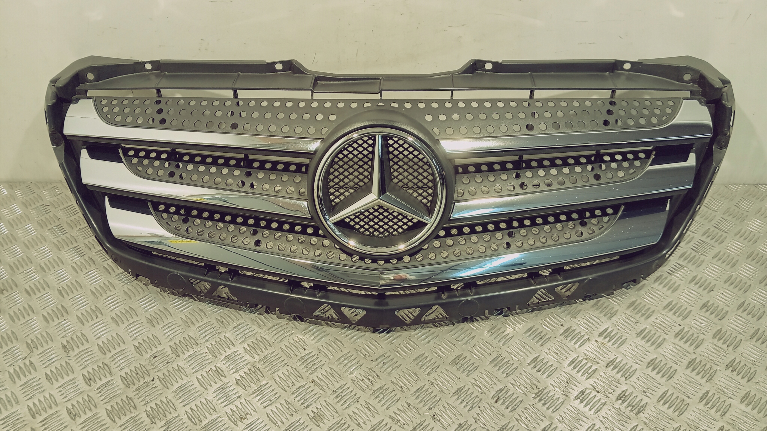 Mercedes-Benz Sprinter W910 Kühlergrill FRONTGRILL Kühlergitter A9068800885 - Thumbnail 1