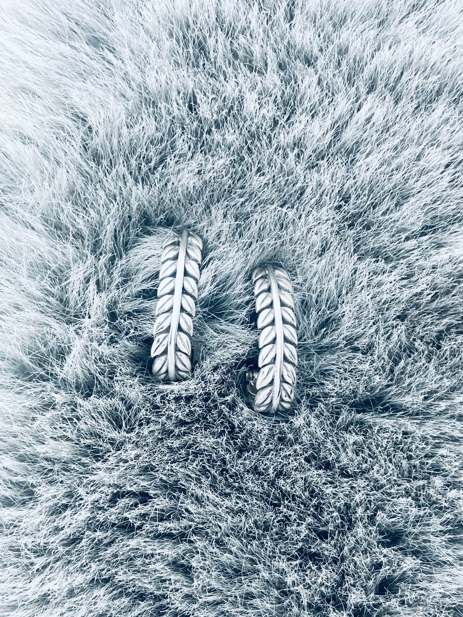 Stříbrné náušnice půlkruhové, listy oxidované vintage