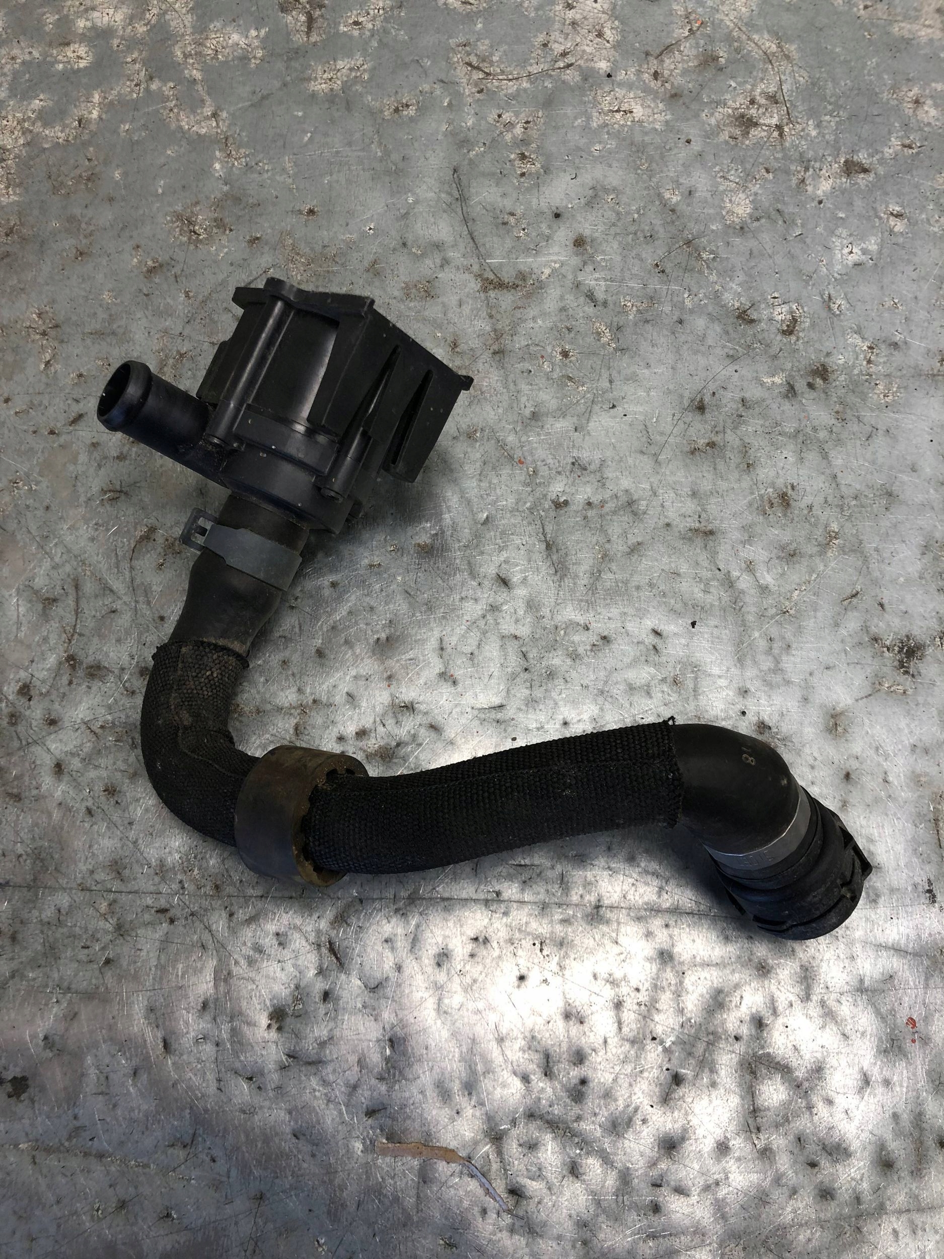 Pompa d’acqua AUDI Q5 06H121601A 8R0819378E