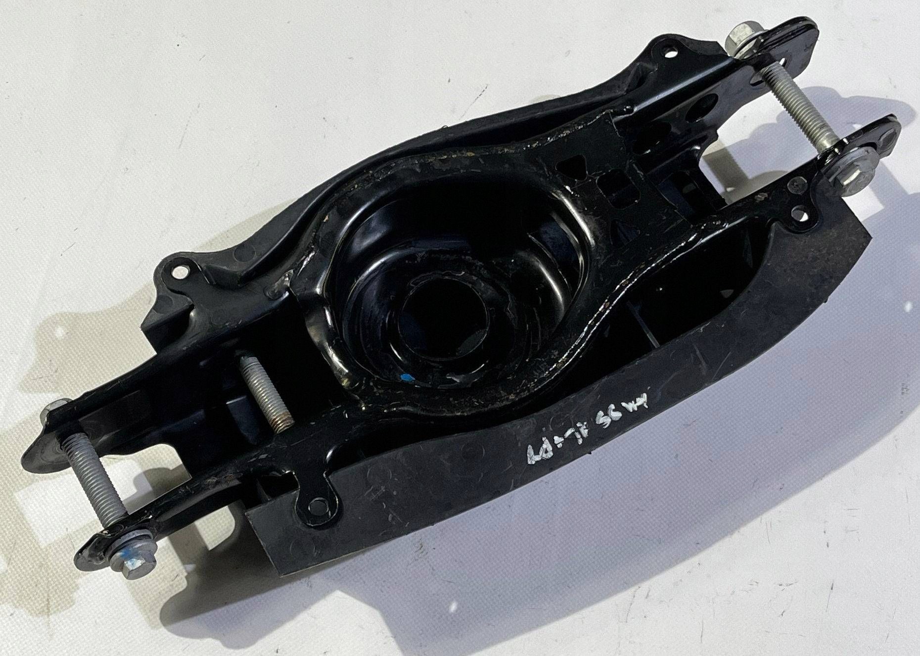 Querlenker hinten rechts heck Blende Abdeckung des Querlenkers Chevrolet Camaro 2016+