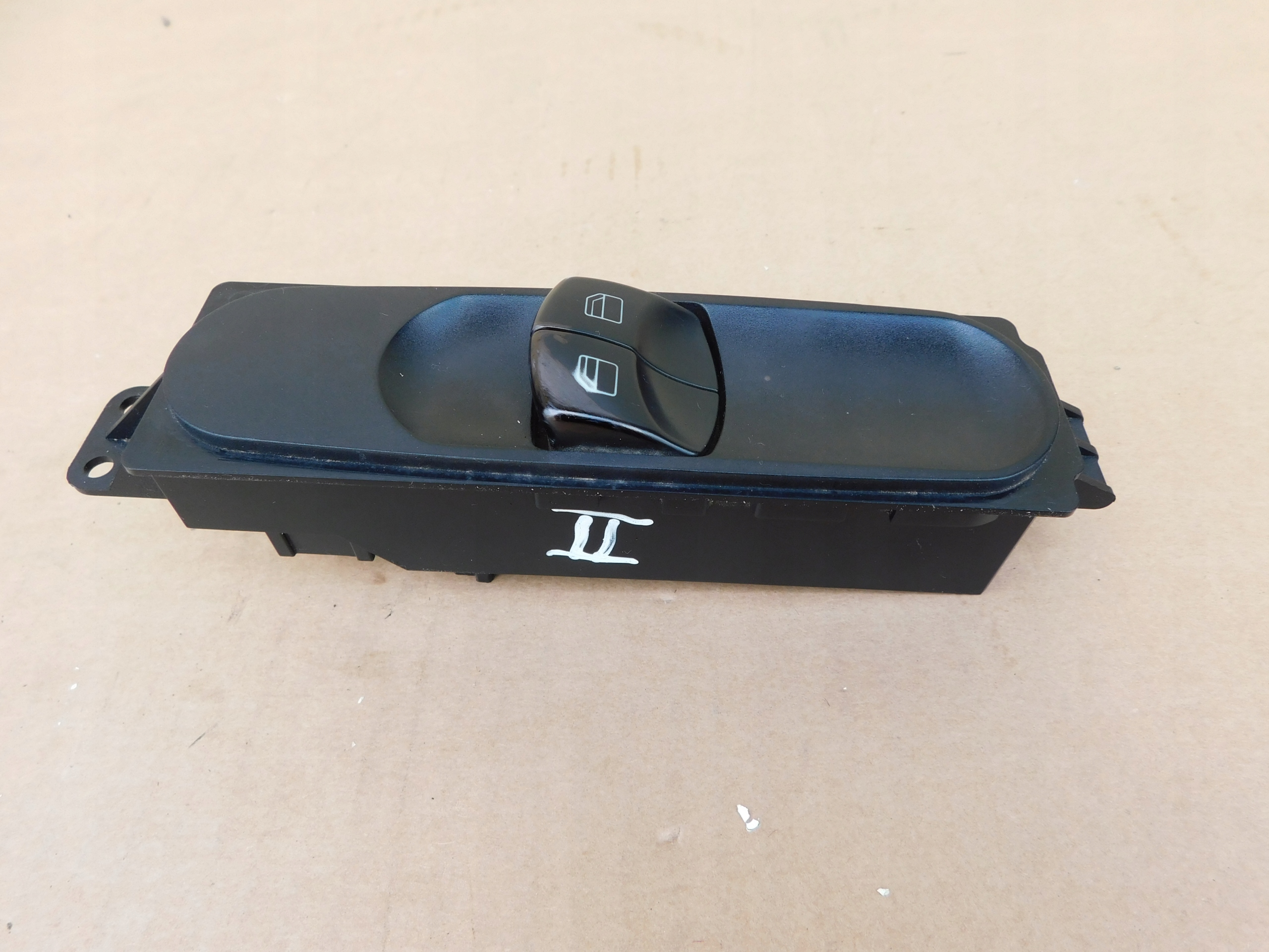 switch control unit of the window left front Mercedes Sprinter W906 Crafter TRW