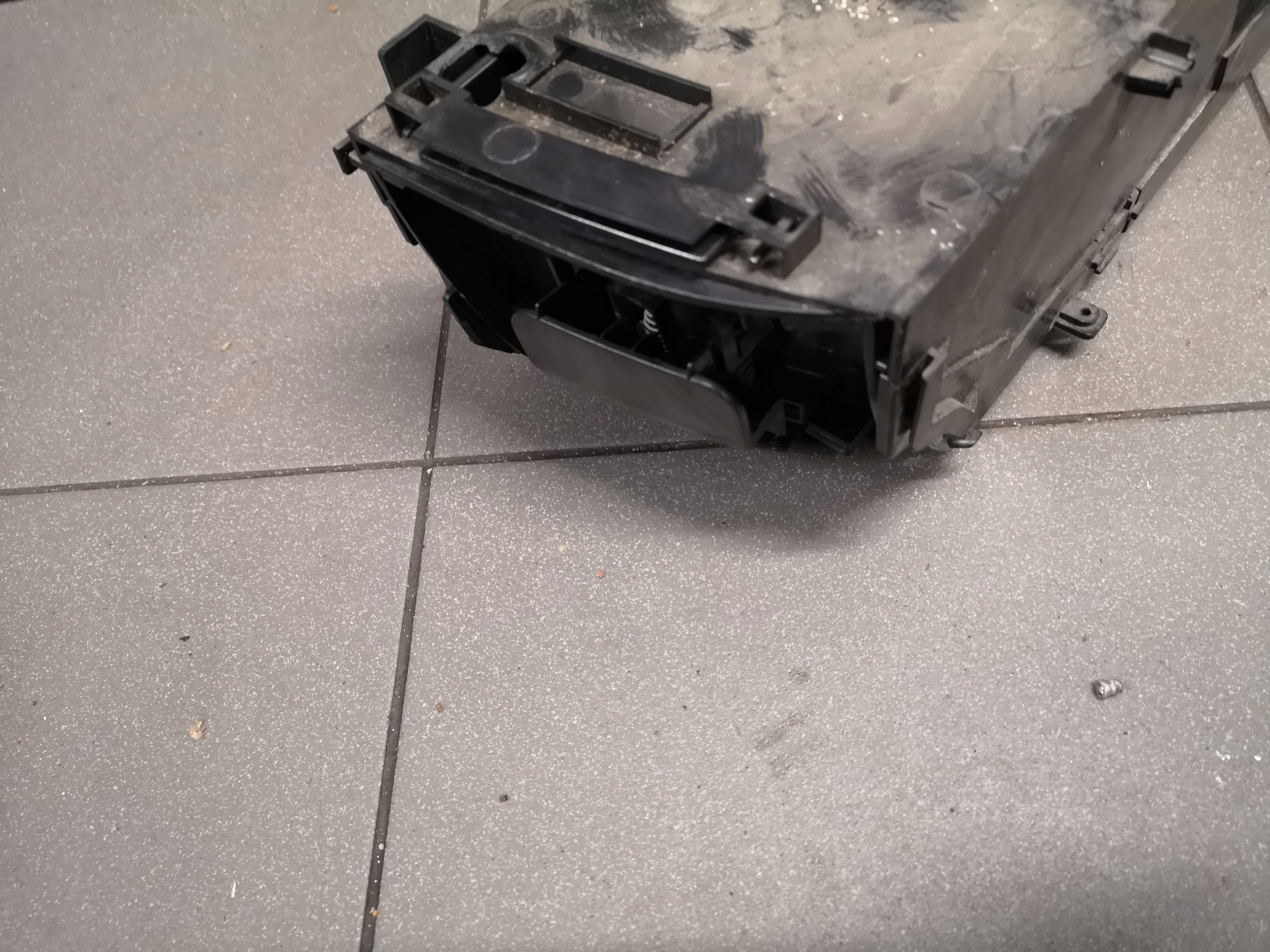 бардачок кресло водители Audi A6 C5 4B0882621L