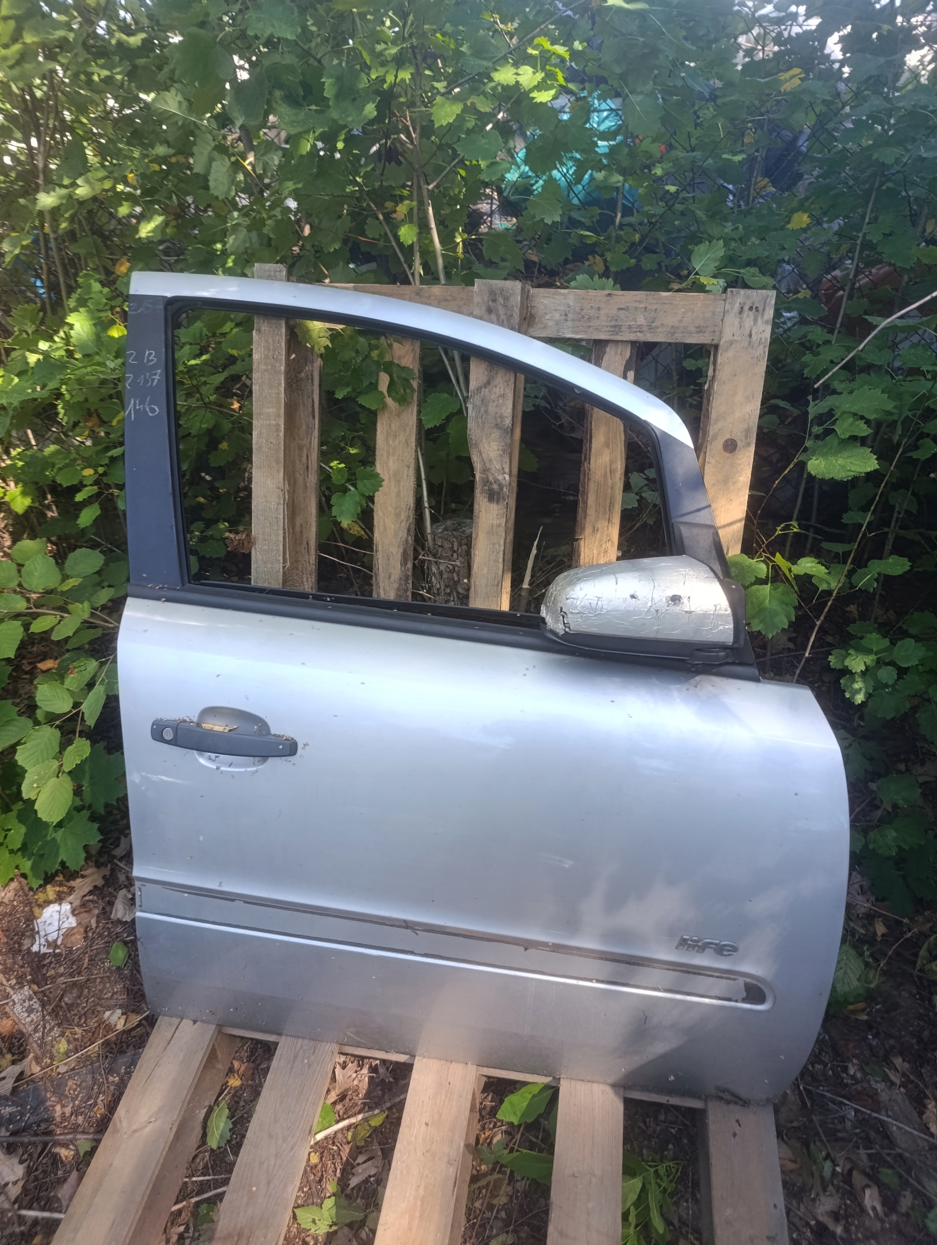 door right front front OPEL ZAFIRA B Z157