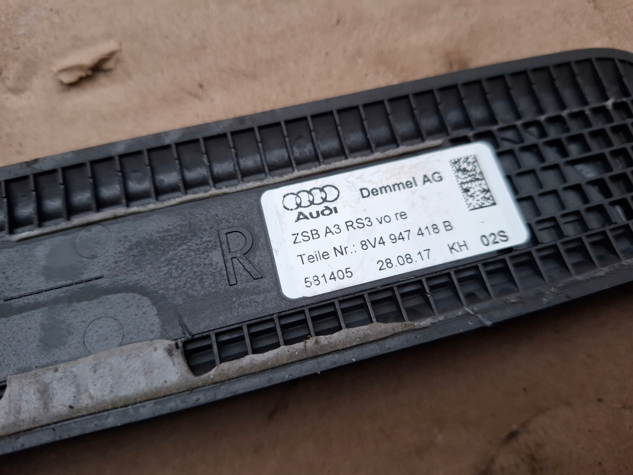 moulding threshold cap LEDAUDI RS3 8V 8V4947418B 8V4947417B