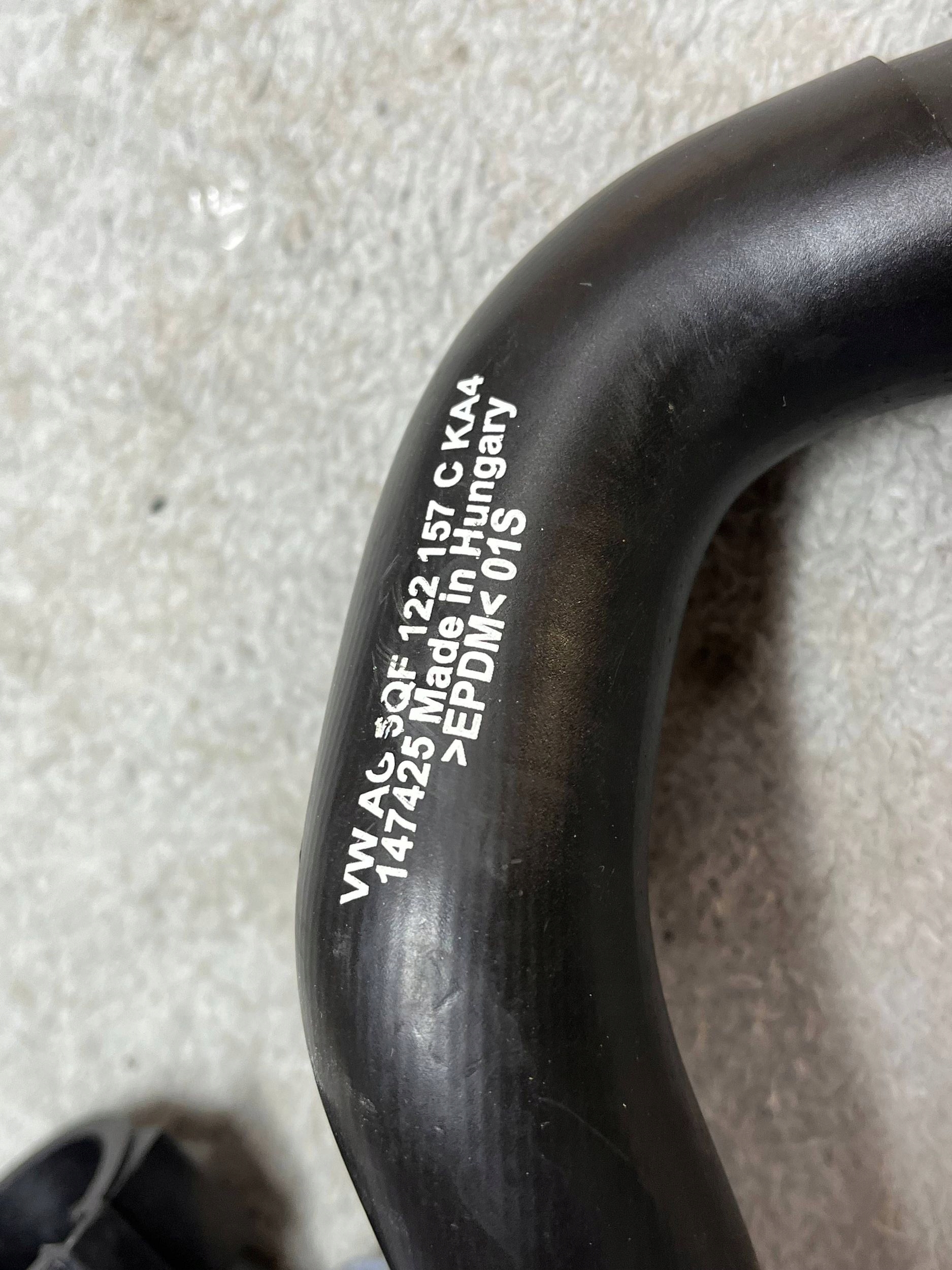 pipe hose Volkswagen Tiguan 5QF122157C