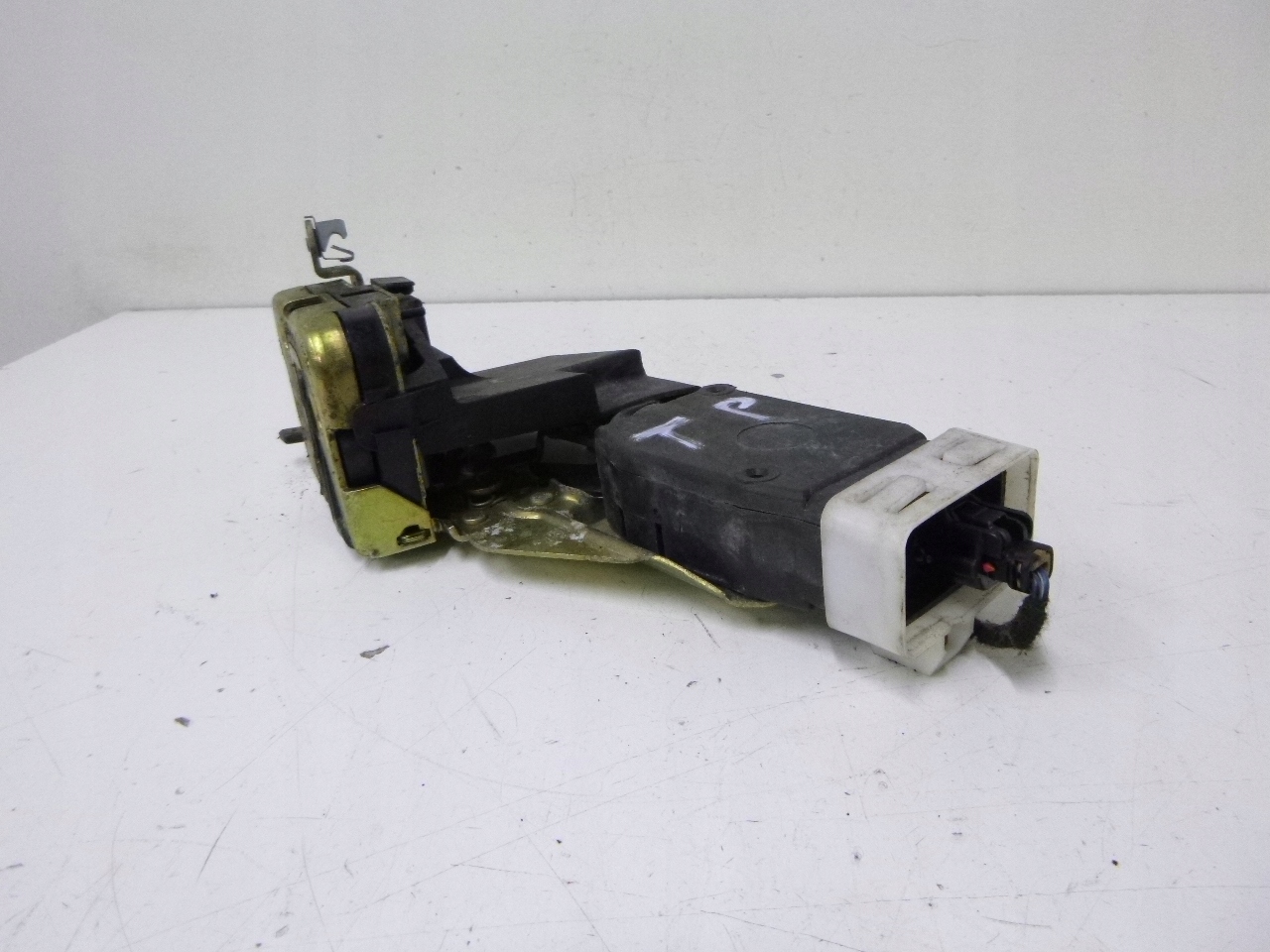 lock door rear part right Mitsubishi Space Star 99r.