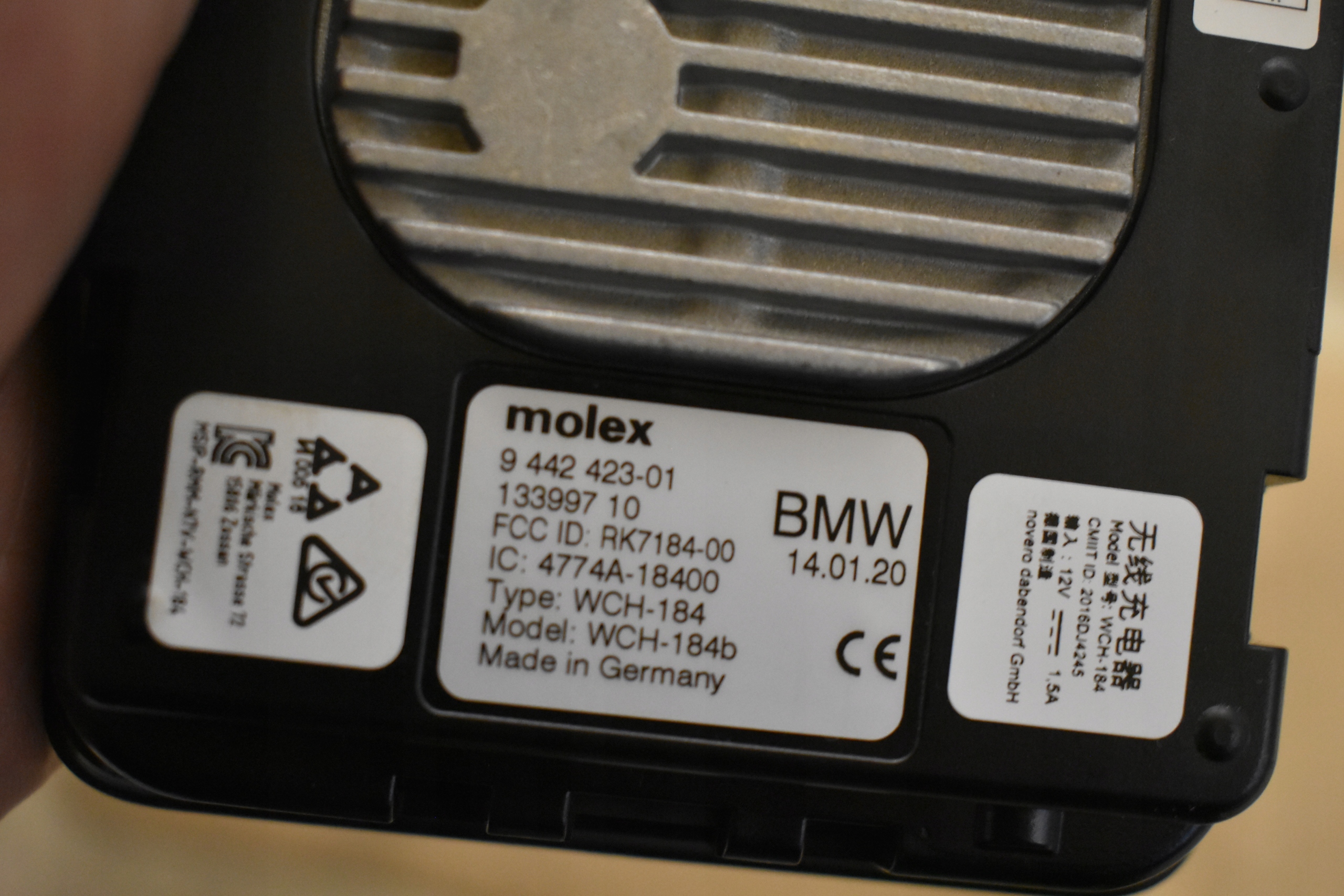 IDEALNA LADOWARKA INDUKCYJNA BMW 1 9