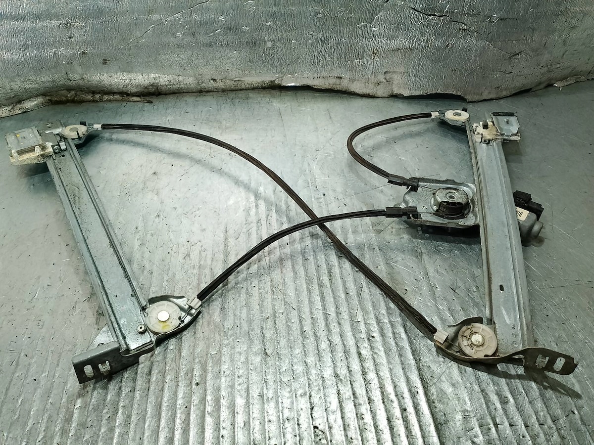 PODNOŚNIK SZYBY PRAWY PRZÓD RENAULT MEGANE II CABRIO 403242 117477