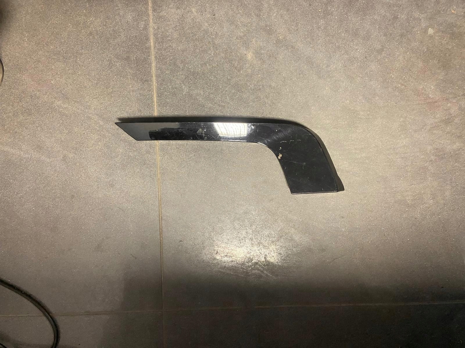 VOLKSWAGEN GOLF VII GTE grid of a bumper right front 5GE853666