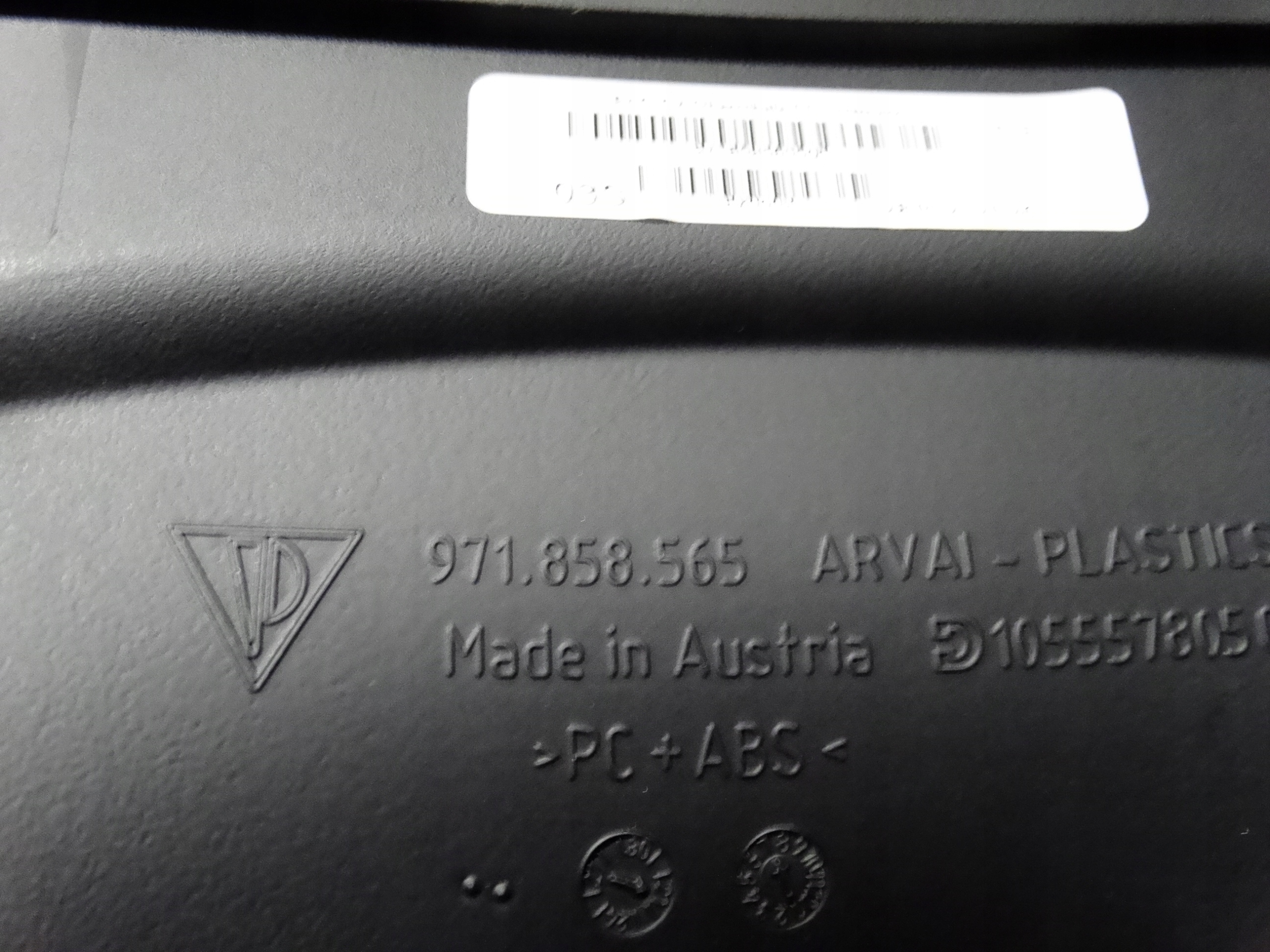 IDEALNA BLENDE ABDECKUNG DER LENKSÄULE DES LENKRADS PORSCHE TAYCAN 1