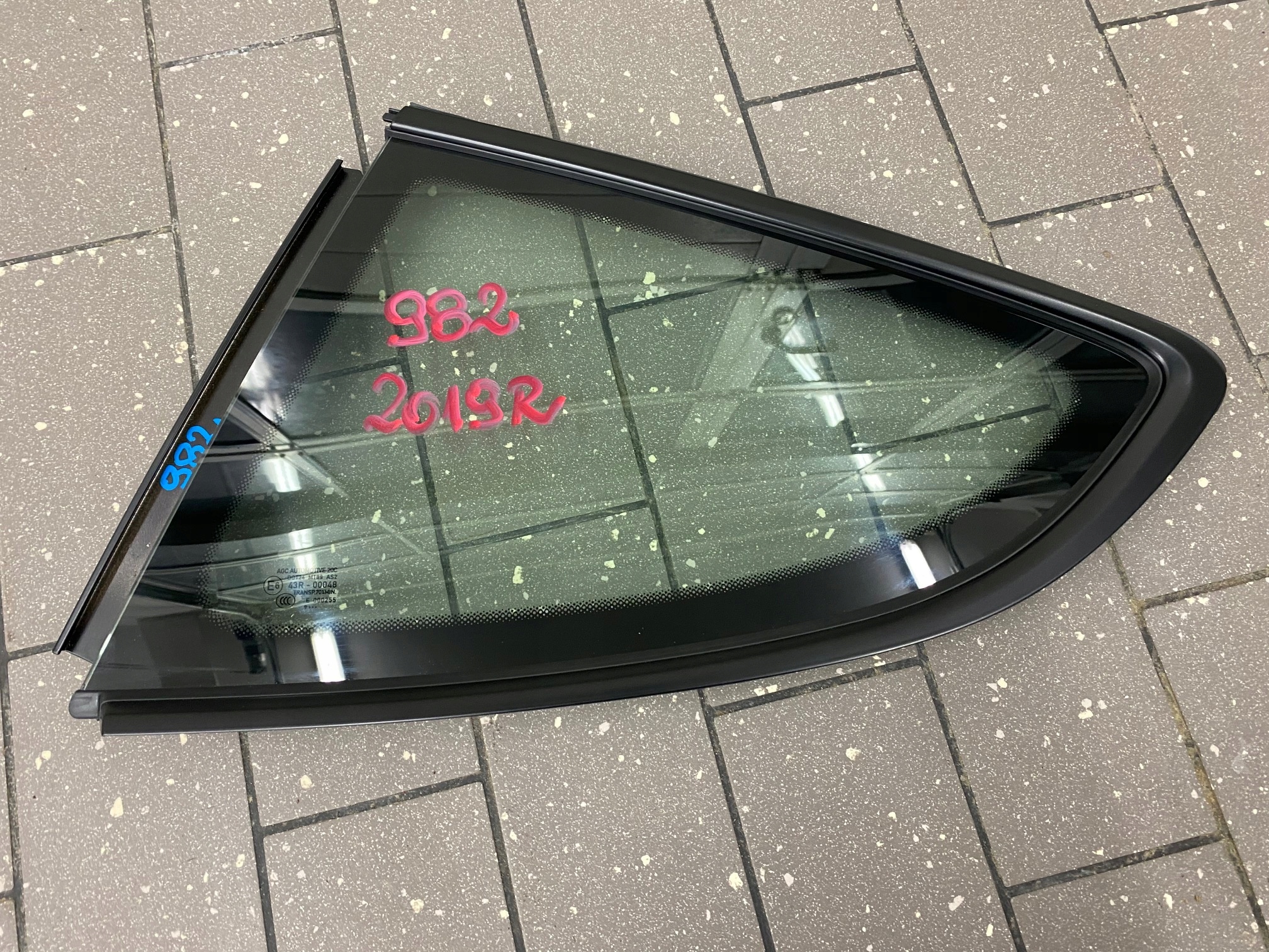 SZYBA TYŁ KAROSERYJNA LEWA PORSCHE CAYMAN 982 19R