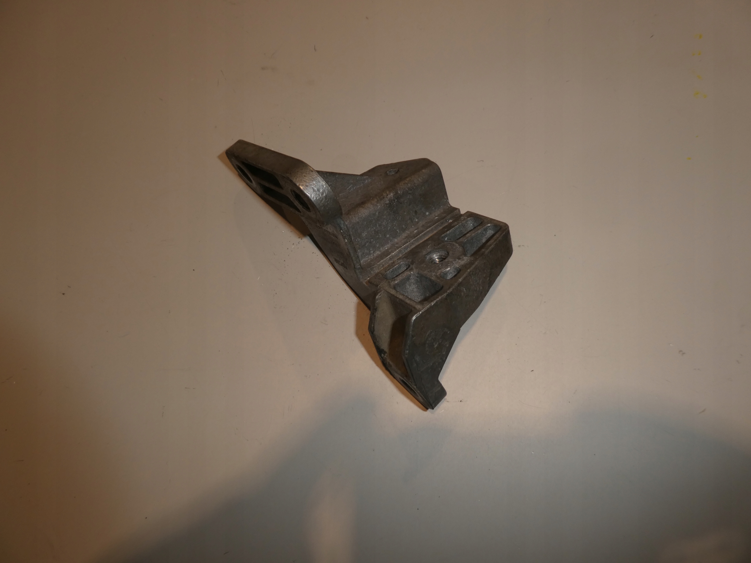 VW SKODA SEAT supporto 4B0713025D